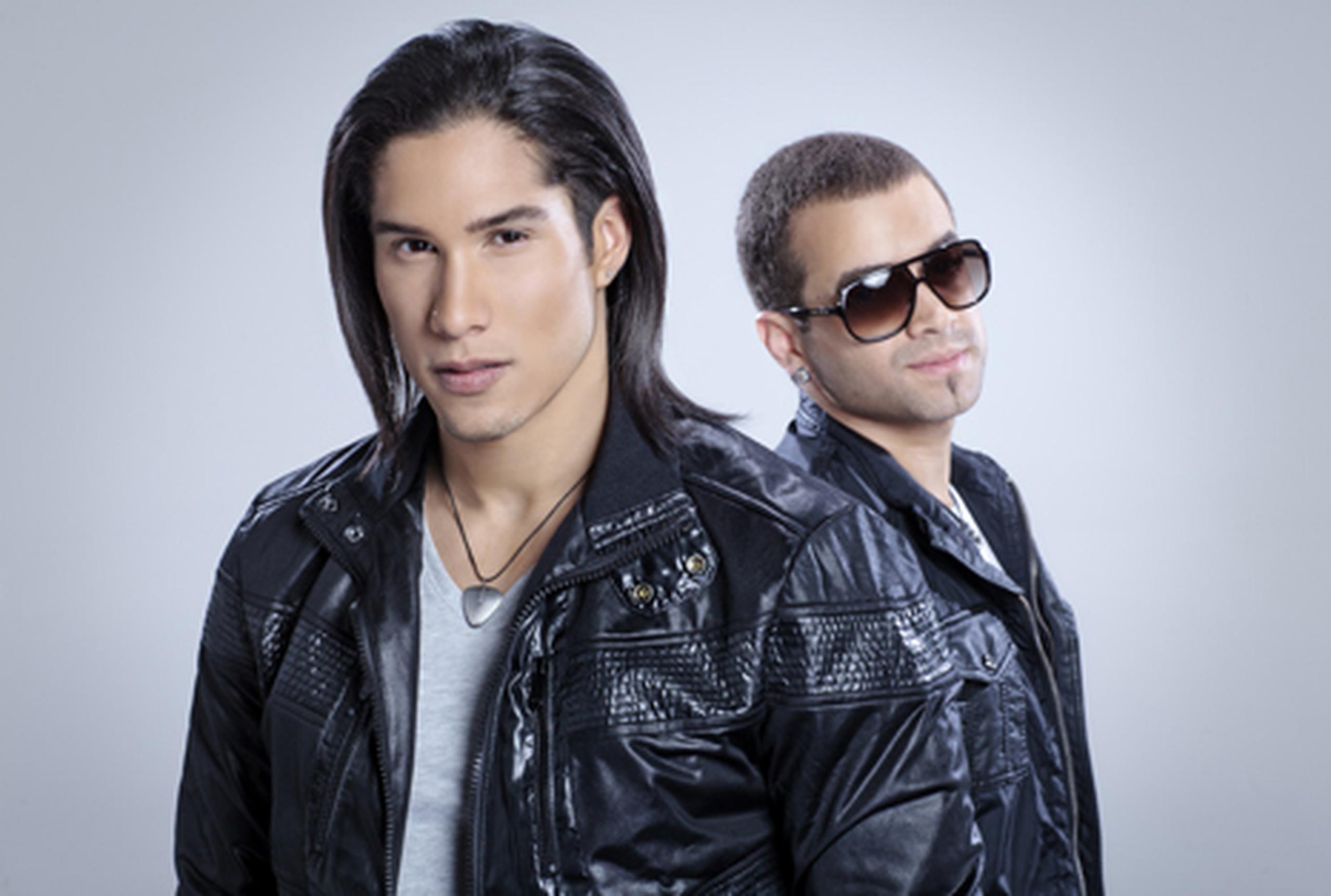 Chino y Nacho sufren percance en Premio Lo Nuestro Primera Hora