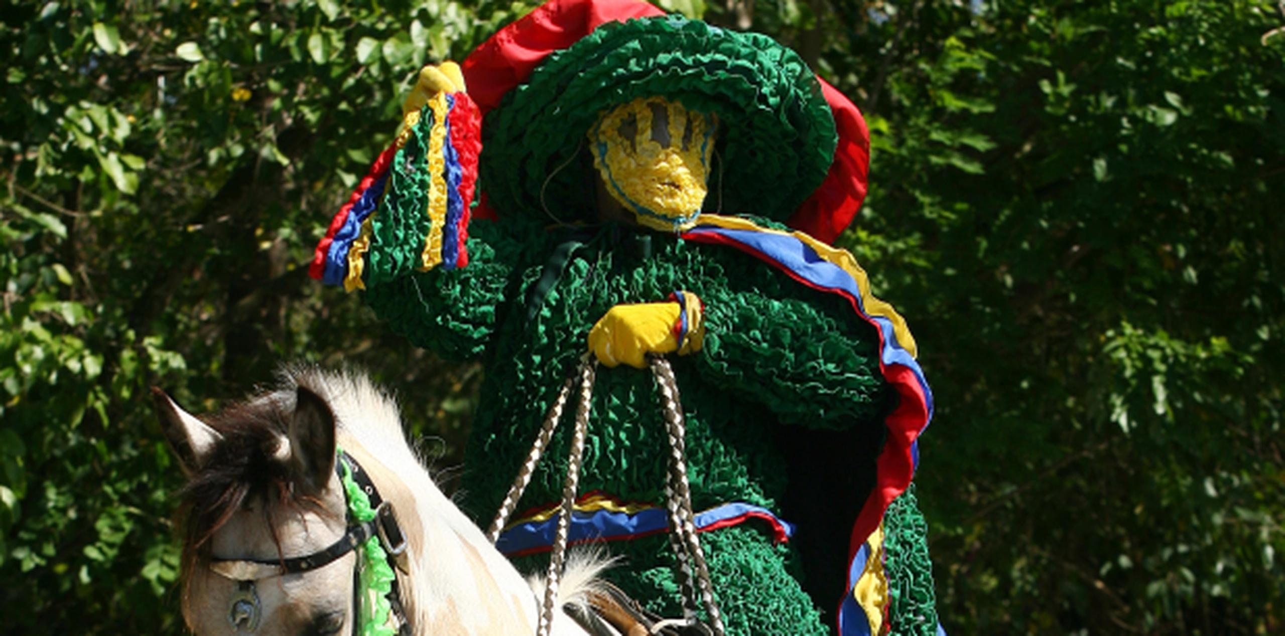 A paso lento Festival de las Máscaras en Hatillo Primera Hora