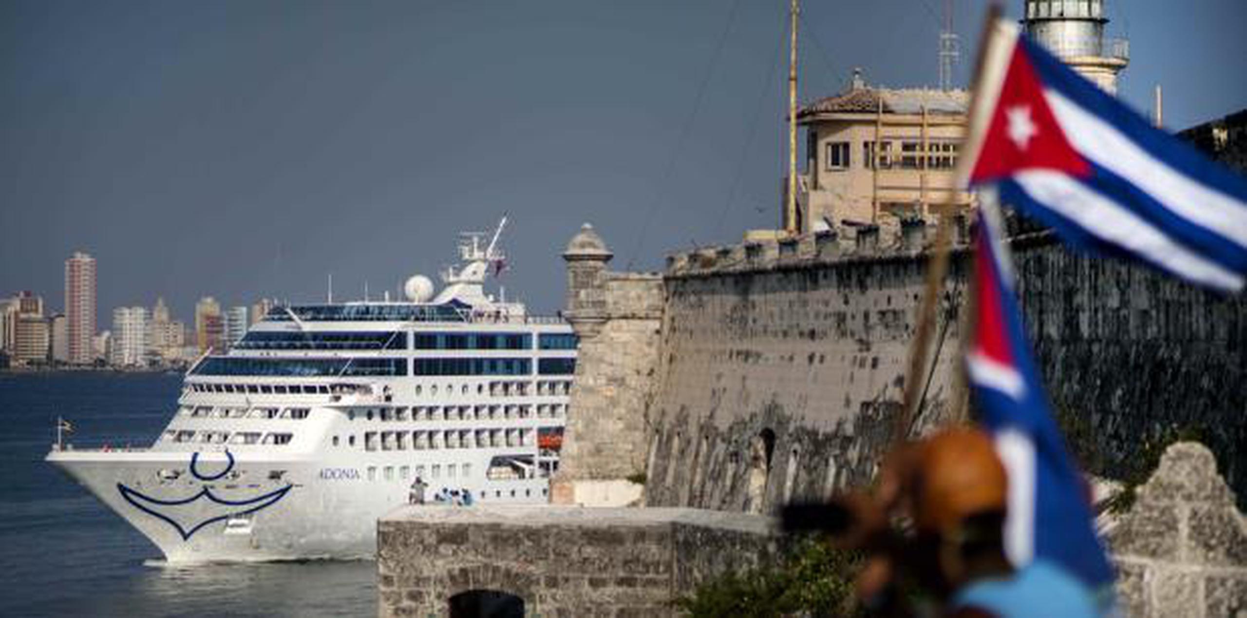 El primer crucero autorizado a viajar a Cuba desde Estados Unidos en más de 50 años fue el Adonia, de Fathom, una filial de Carnival, el 1 de mayo de 2016. (Archivo)