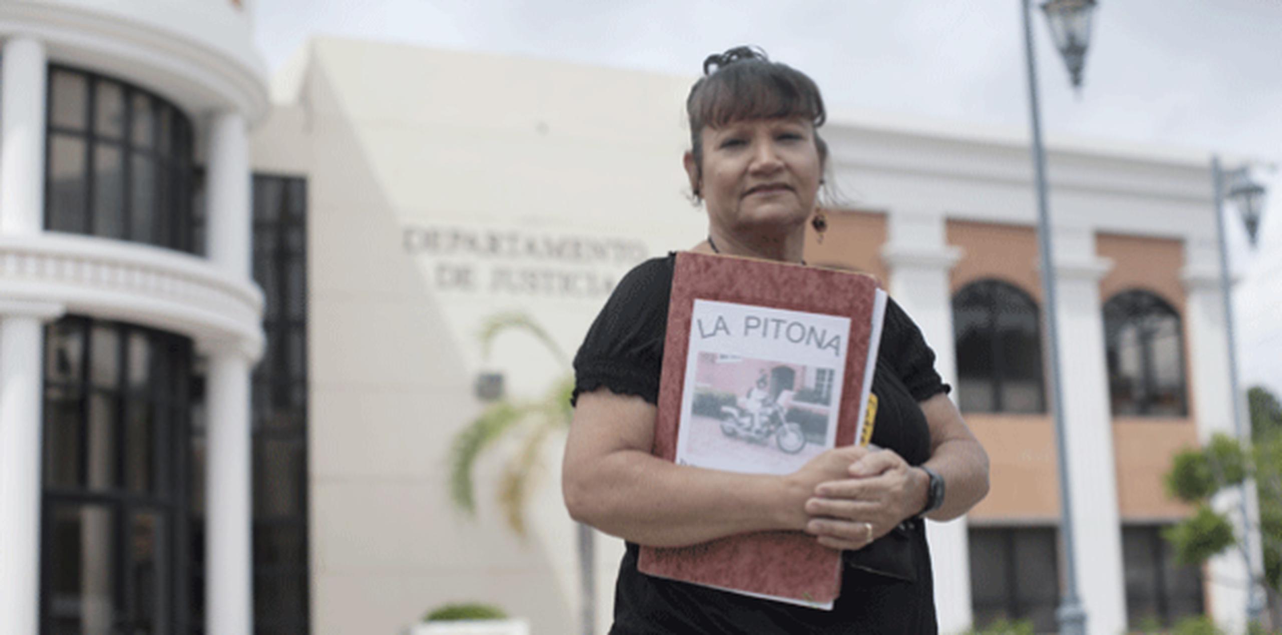 Evelyn Méndez sufre a diario la partida del niño que crió en su hogar desde muy pequeño. (Para Horizonte / Alvin J. Báez)