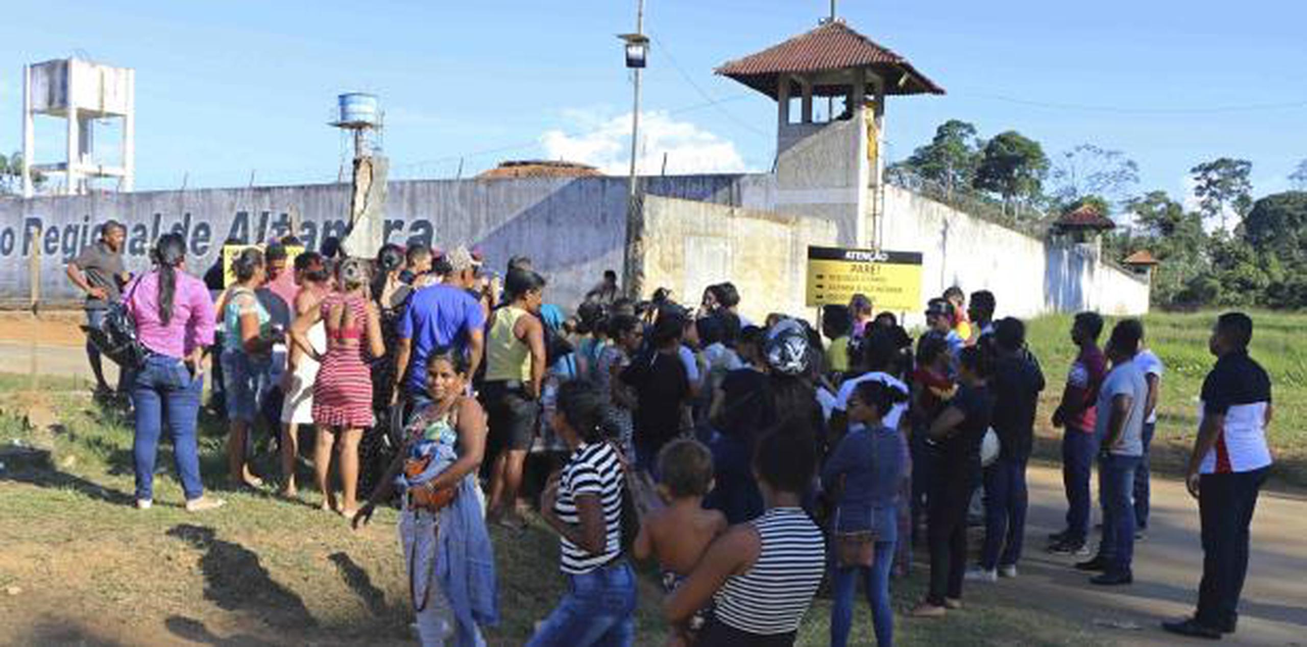 Familiares de algunos de los reclusos habían realizado a finales del pasado mayo protestas y pedidos para que las autoridades transfirieran integrantes de una de las facciones a otras unidades de detención.