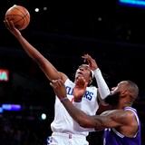 Clippers superan a Lakers 105-100