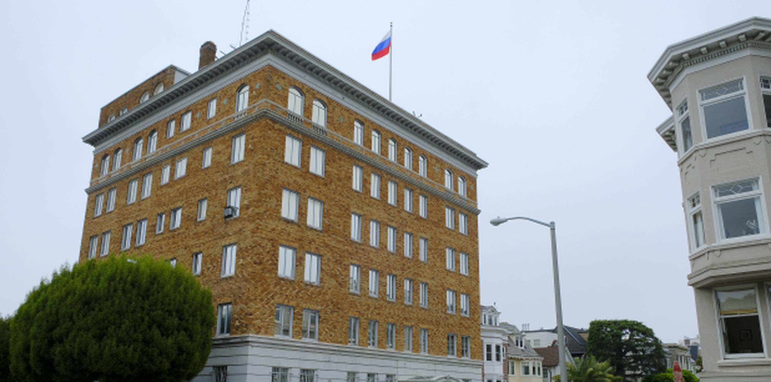 Sobre esta línea, el consulado ruso en San Francisco (AP /Eric Risberg)