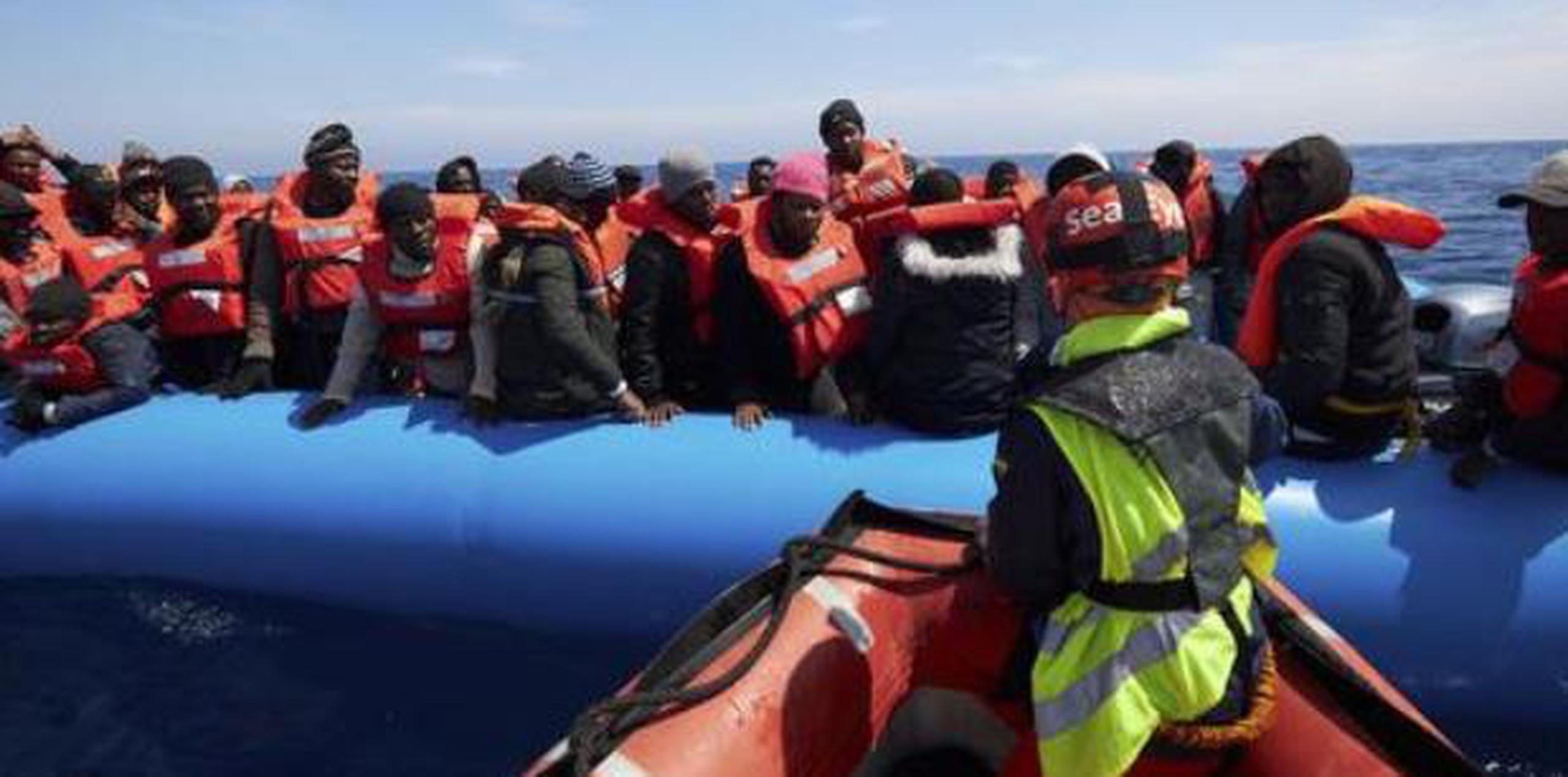 El grupo de ayuda humanitario alemán Sea-Eye se había quejado del empeoramiento de las condiciones para los 64 migrantes. (Captura)