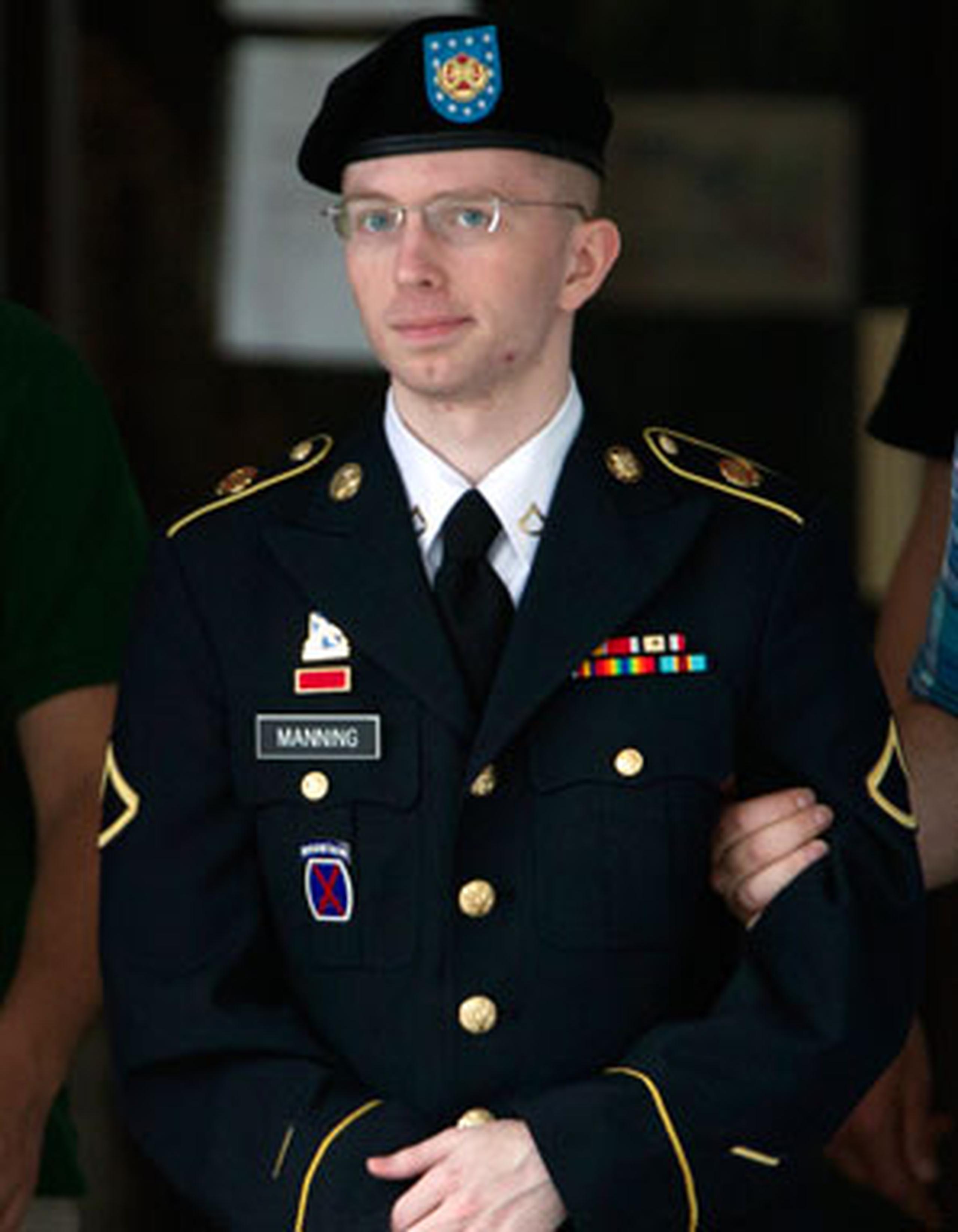 Manning fue absuelto del cargo más serio, el de ayuda al enemigo. (AP)