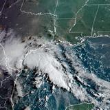 Tormenta tropical Harold toca tierra en el sur de Texas