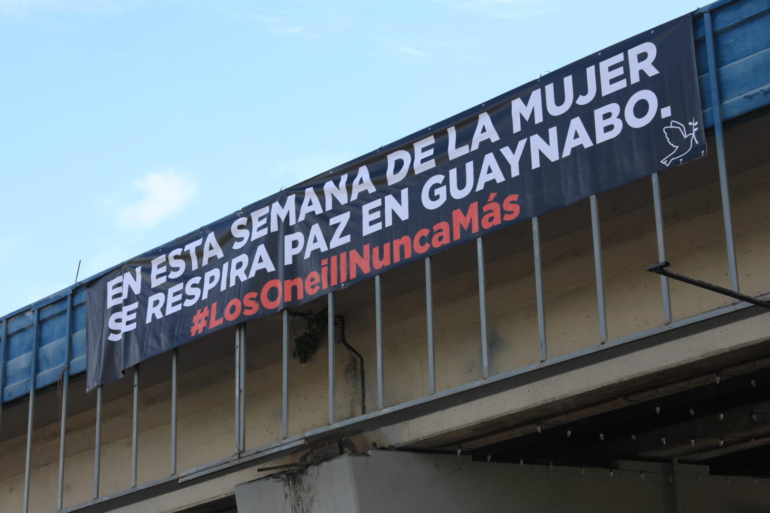 El cruzacalle ha sido desplegado en por lo menos dos puentes en Guaynabo.