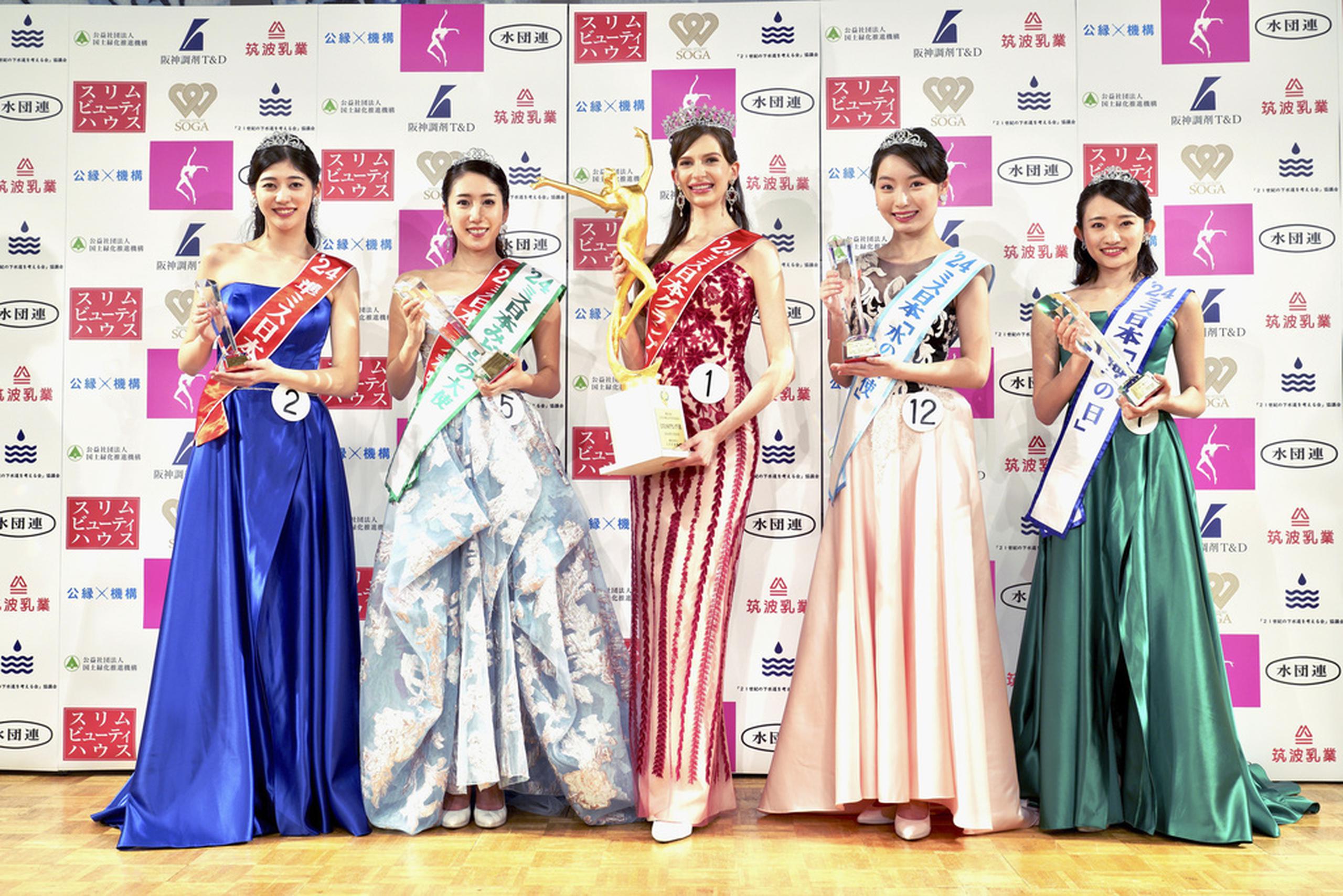 Carolina Shiino, en el centro, ganó el concurso Miss Nippon (Japón) Grand Prix, el pasado 22 de enero.