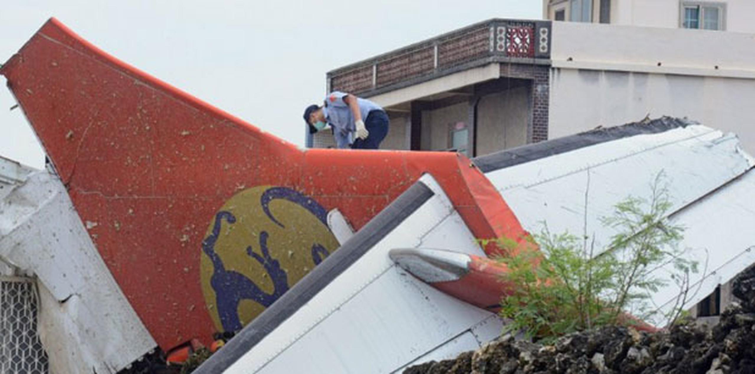 El tiempo tormentoso y la escasa visibilidad pueden haber influido en el accidente del avión ATR-72 operado por TransAsia Airways. (AFP)