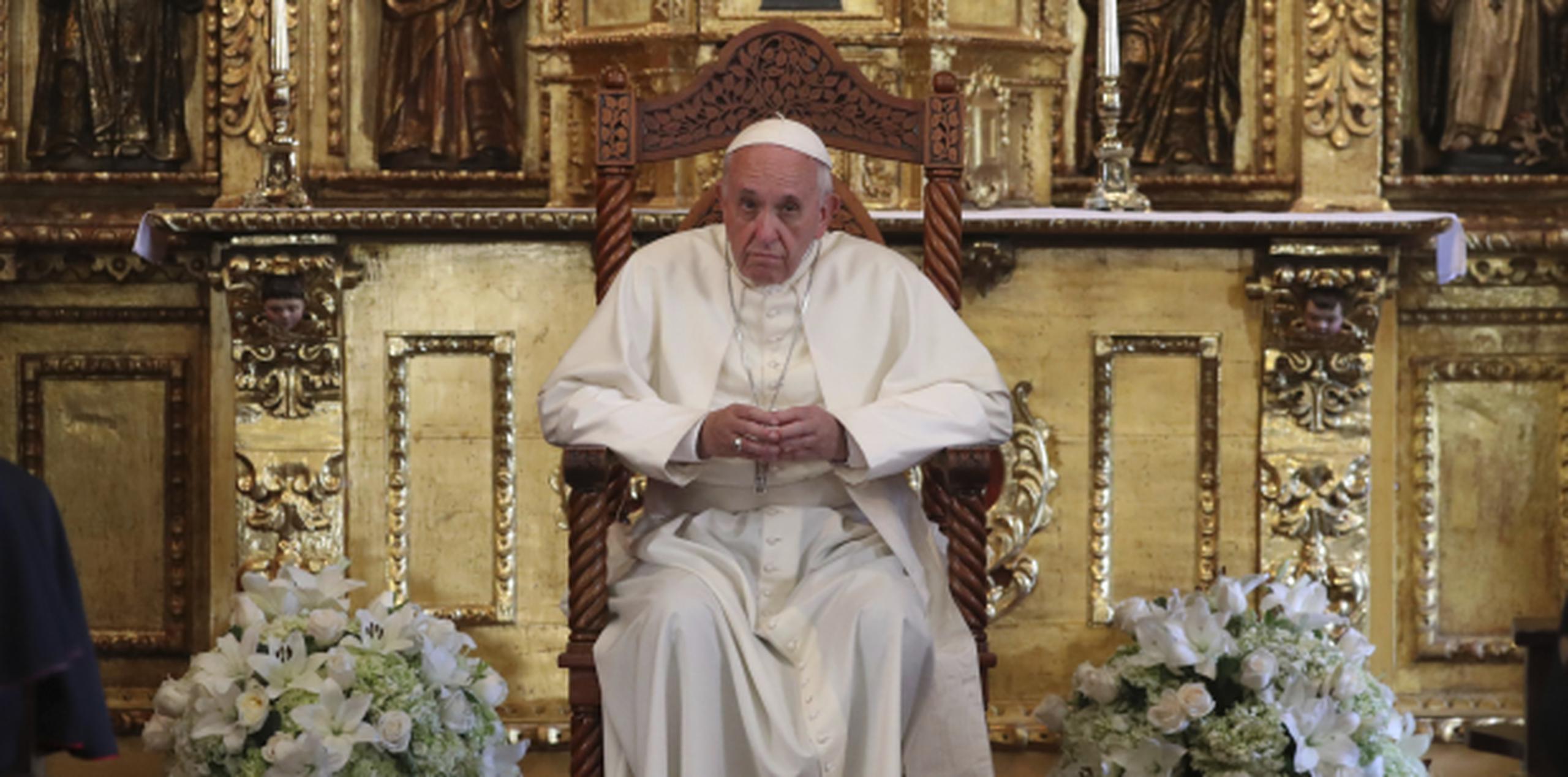 “La gira en Chile del Papa se convierte en la peor de sus cinco años de pontificado”, decía el titular de Clarín, uno de los principales periódicos en Argentina, el país natal de Francisco. (AP)

