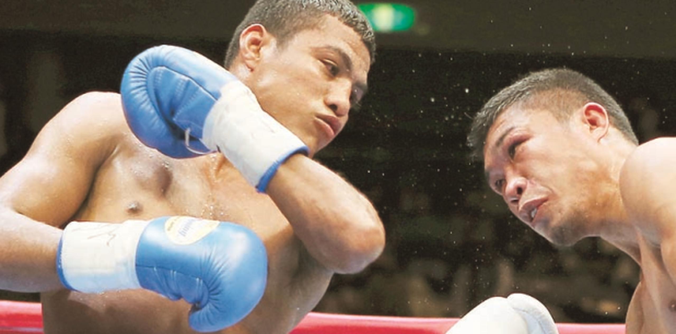 El campeón mosca de la Federación Internacional de Boxeo (izquierda) está invicto en 44 combates, incluyendo 38 por nocaut. (Archivo)