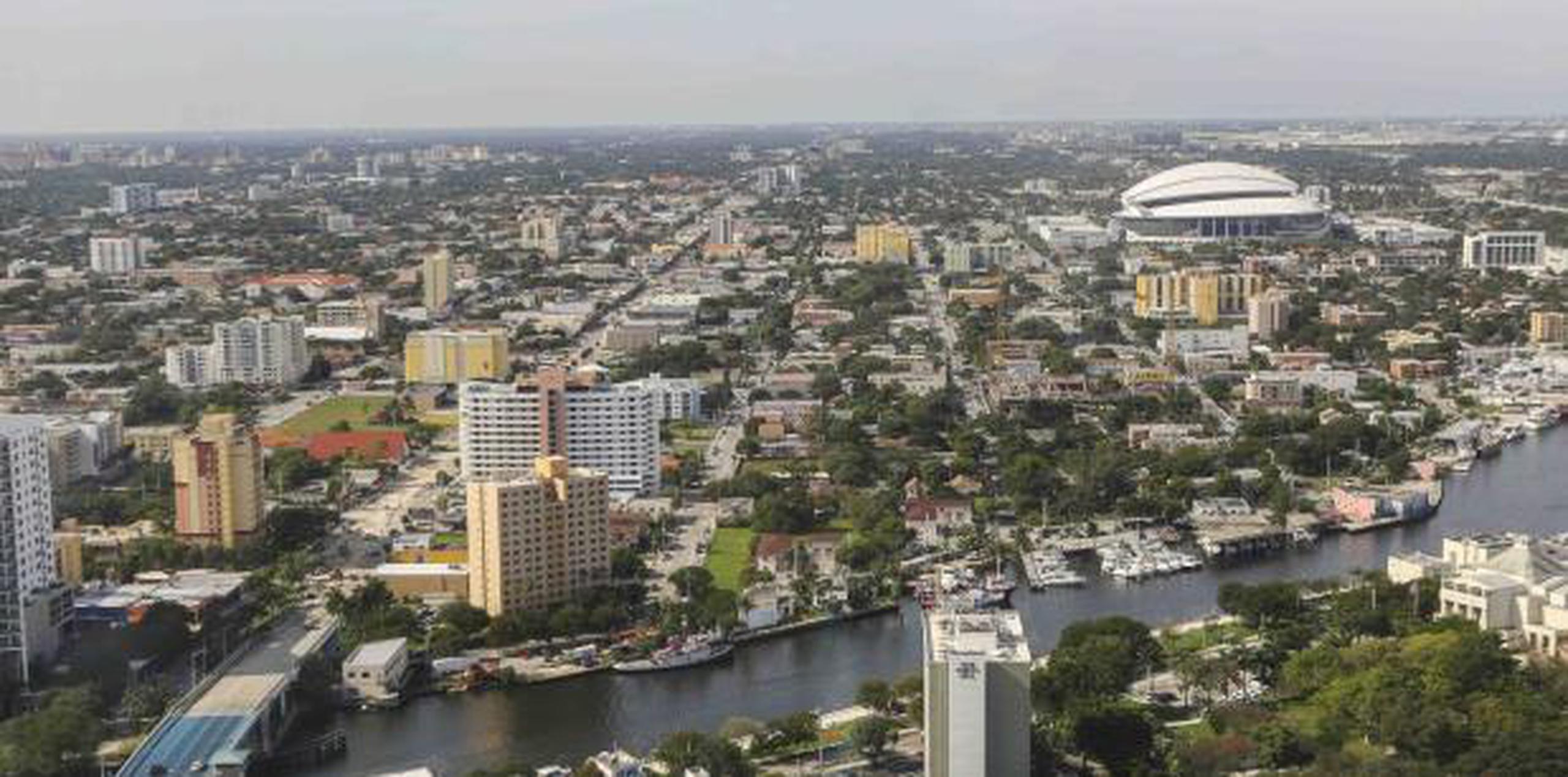 Se puede decir que el área metropolitana de Miami es una "historia de dos ciudades", ya que atrae a las personas más ricas del mundo y, al mismo tiempo, ofrece una economía basada en el sector de servicios y el turismo. (EFE)