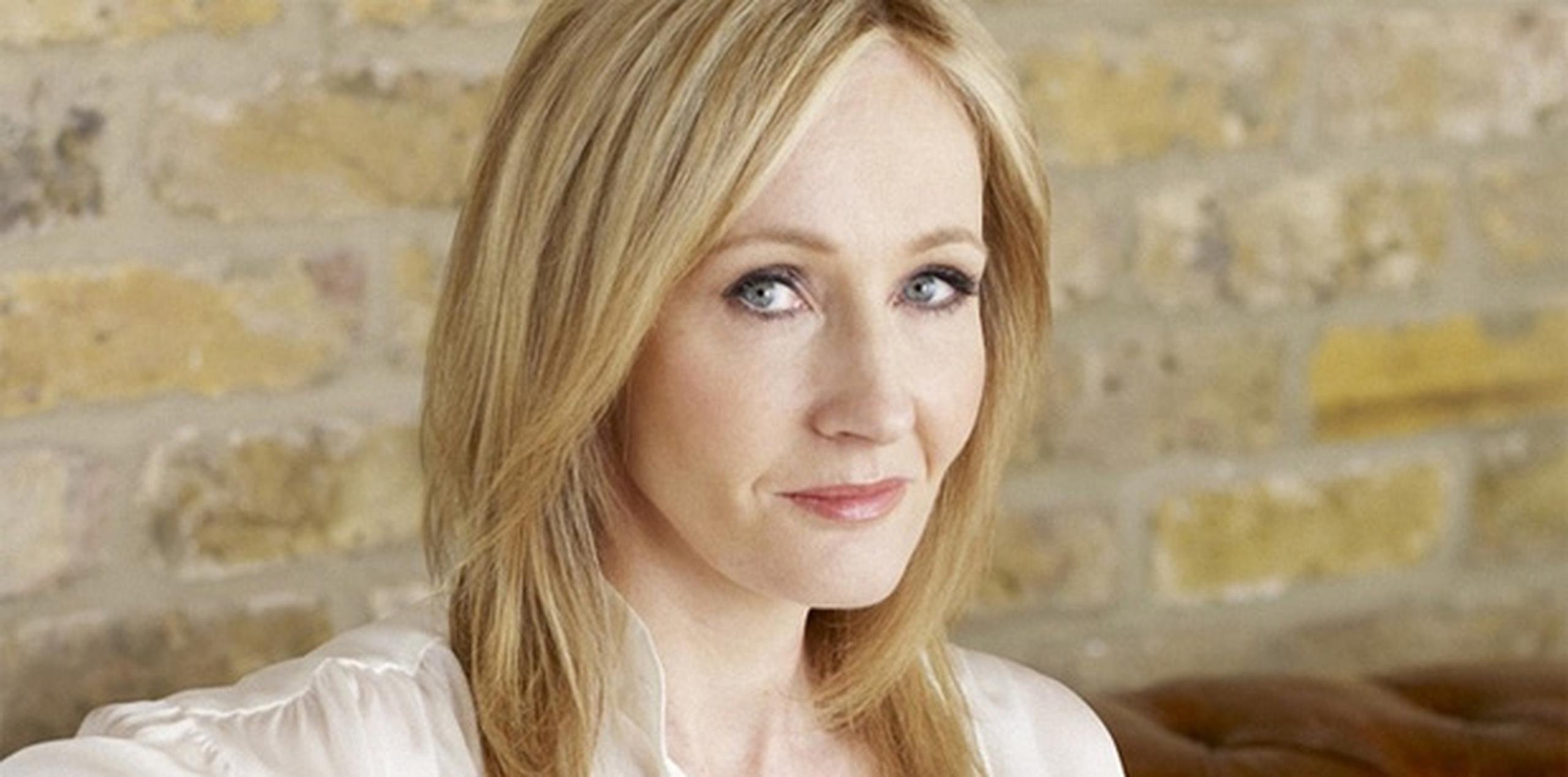 Tras el arrollador éxito de los libros y las películas de Harry Potter, Rowling publicó una novela para adultos, "Una vacante ocasional". (Archivo)
