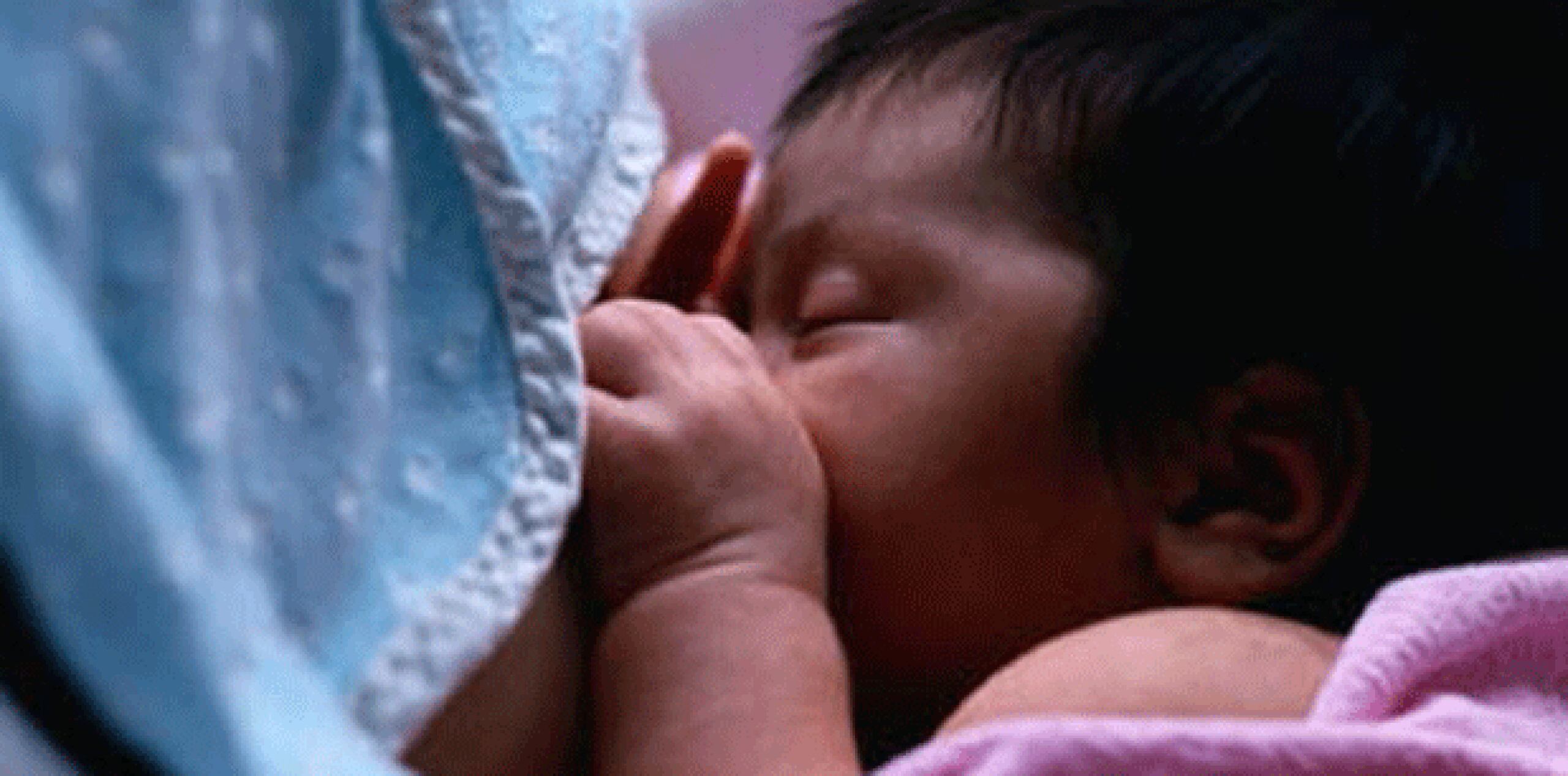 El dilema gira en torno a qué procesos producen una leche más segura para los bebés prematuros en unidades neonatales de cuidados intensivos, que necesitan la leche si una madre tiene problemas para producirla y o si el niño tiene problemas para lactar. (Archivo)