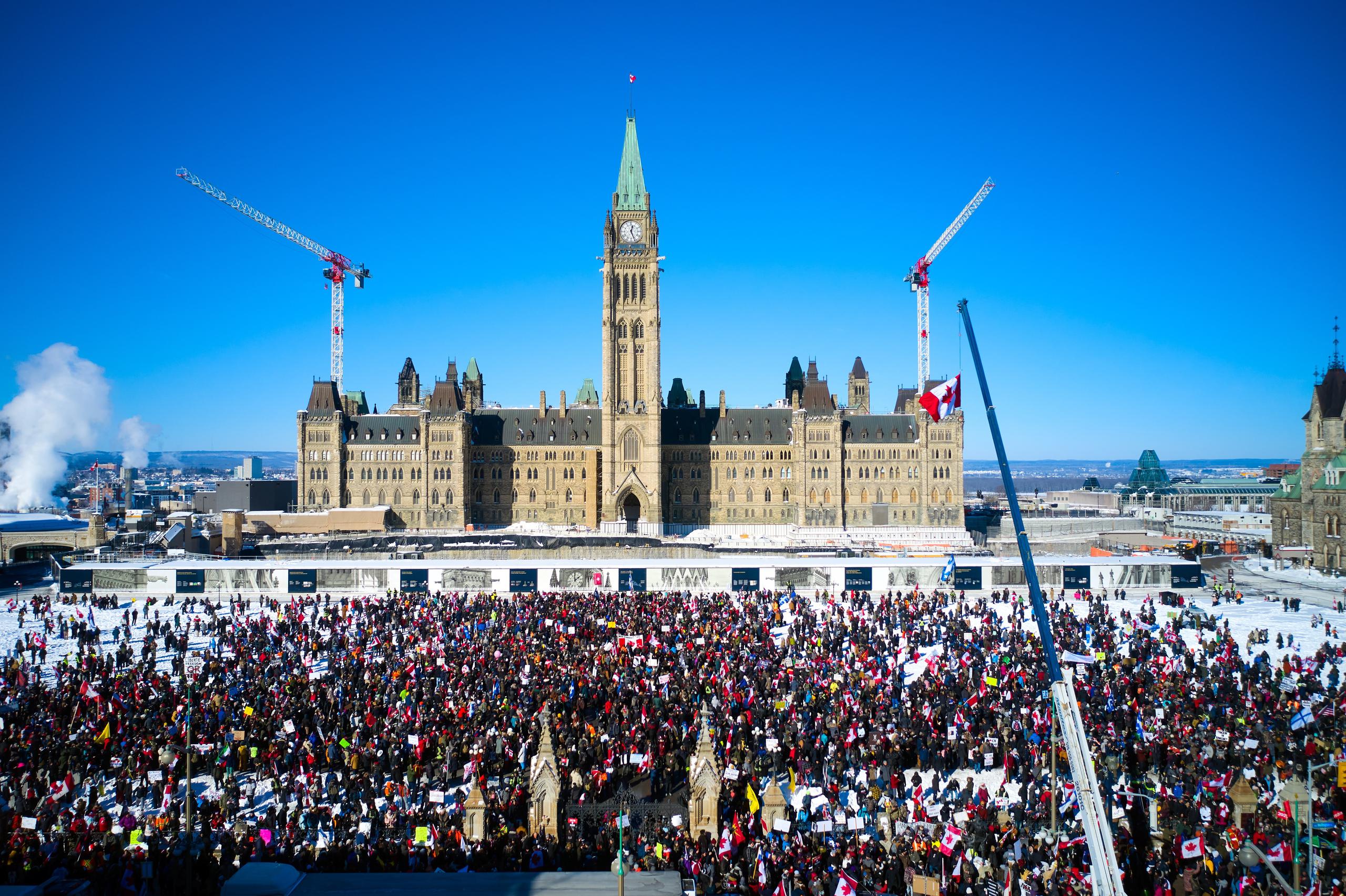 Hoy se efectuó protestas antivacunas en Ottawa. EFE/EPA/ANDRE PICHETTE
