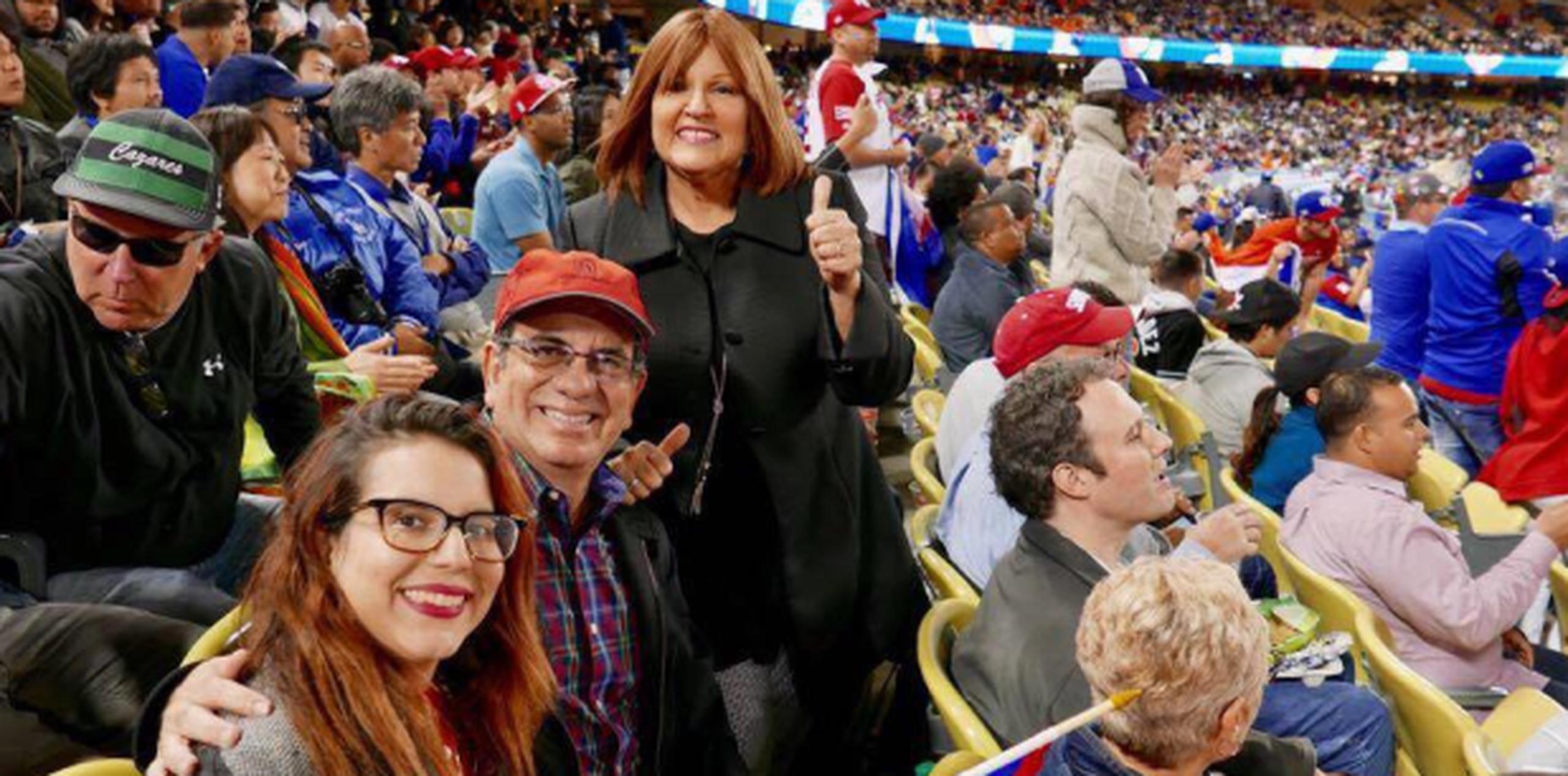 Gabriela recibió en Los Ángeles a sus padres, Aníbal Acevedo Vilá y Luisa “Piti” Gándara, para vitorear al equipo boricua en el Clásico Mundial de Béisbol. (Suministrada)