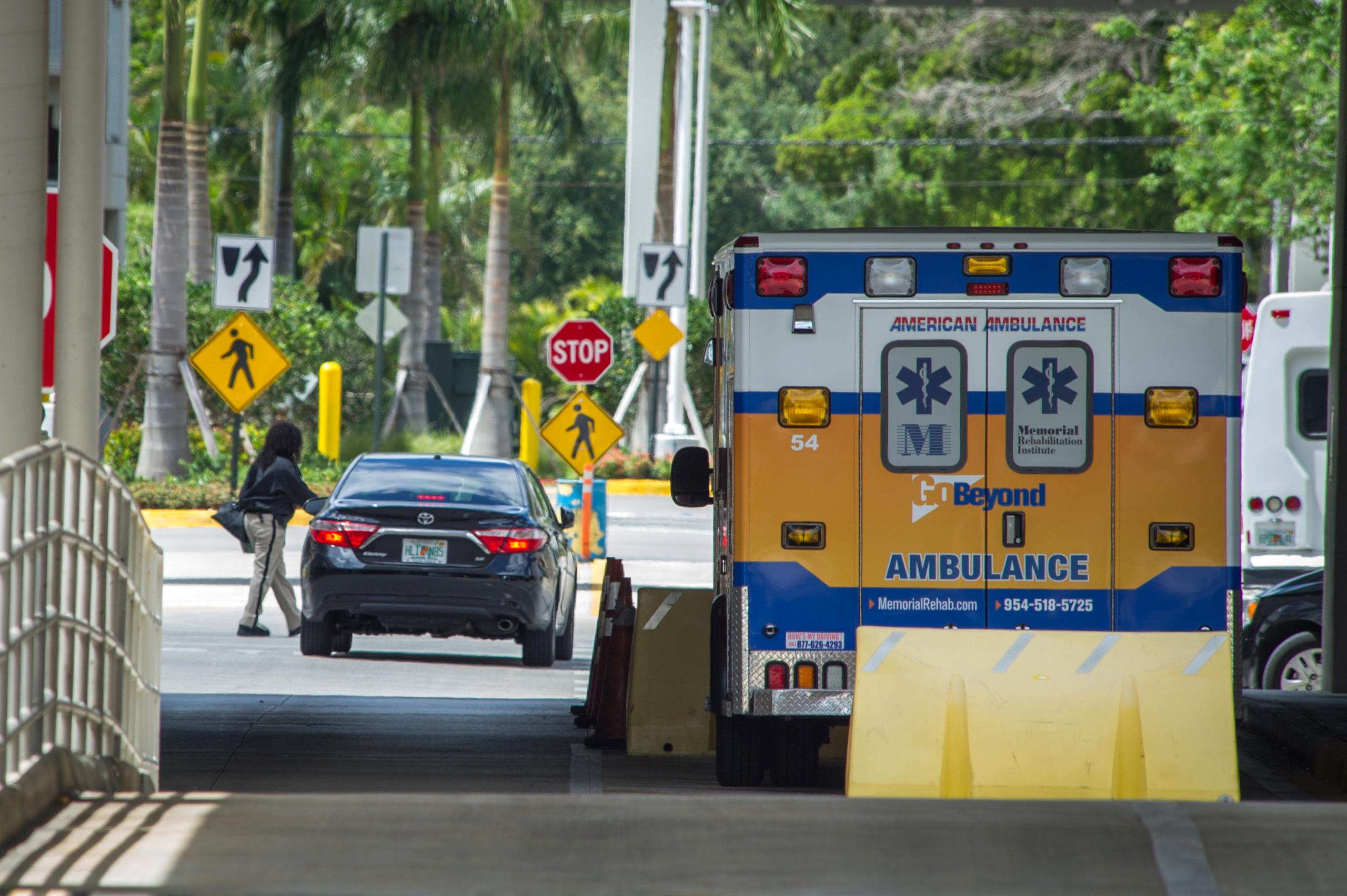 Vista de una ambulancia en Florida, imagen de archivo. EFE/Giorgio Viera
