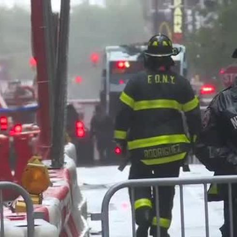 Un helicóptero se estrella contra un edificio en Nueva York