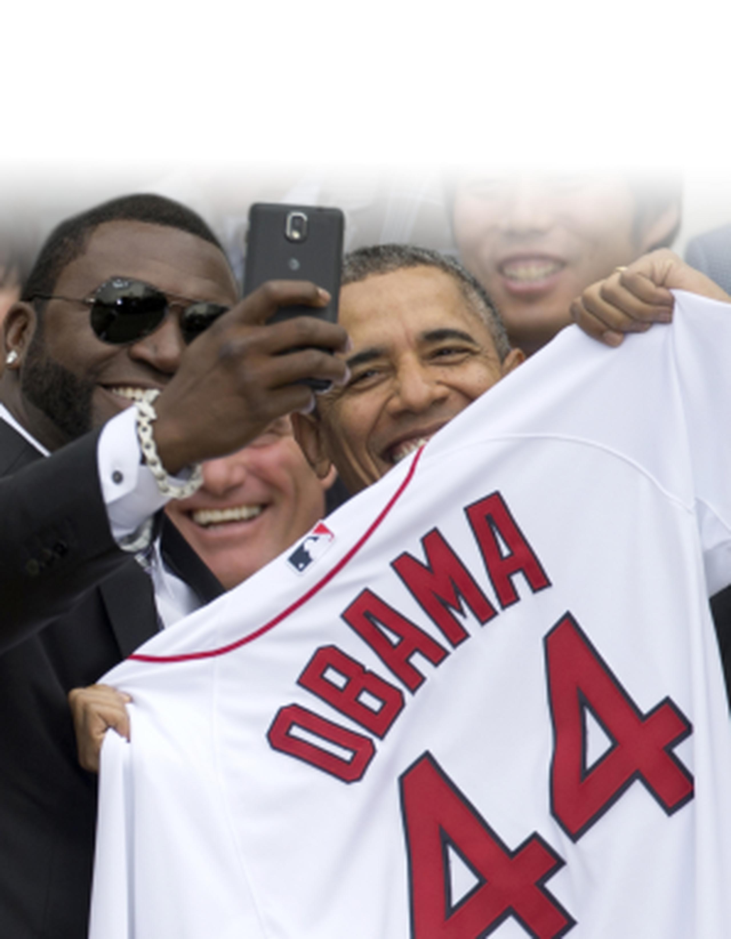 Hasta el presidente Barack Obama sucumbió a sus encantos, la selfie llega a los museos, y una galería italiana propone a sus visitantes retratarse en una autofoto delante de las piezas de su colección. (Archivo/AP)