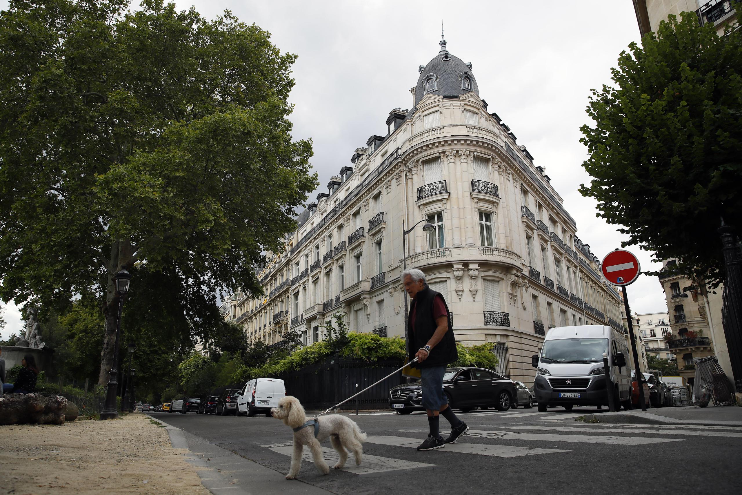 El Ayuntamiento cree que el plan está bien adaptado al centro de la capital francesa por estar bien comunicada con el transporte común y porque los residentes no suelen tener coche.