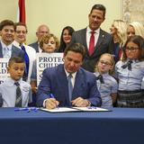 Gobernador de Florida firma ley “No Digas Gay”