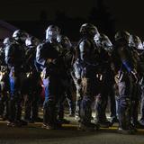 Policía de Portland arresta al menos a 100 en una protesta