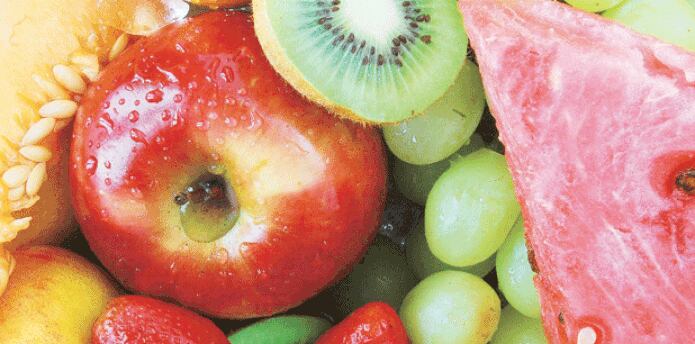 Las frutas son naturalmente bajas en calorías, altas en fibra y están repletas de vitaminas y minerales vitales para el desarrollo saludable de los pequeños. (Archivo)
