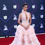 Artistas se lucen en la alfombra roja de los Latin Grammy