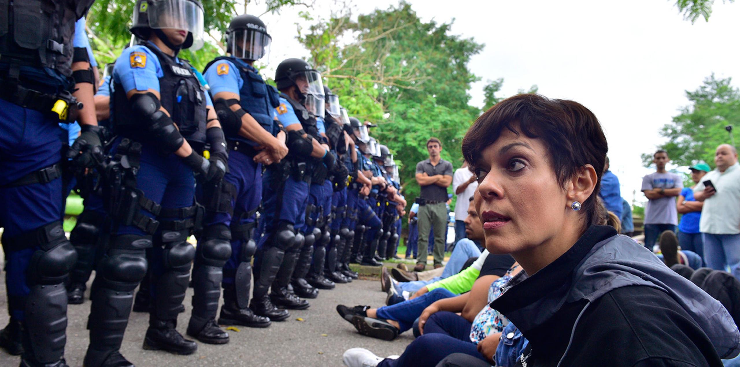 La senadora María de Lourdes Santiago figura entre los arrestados. (tony.zayas@gfrmedia.com)