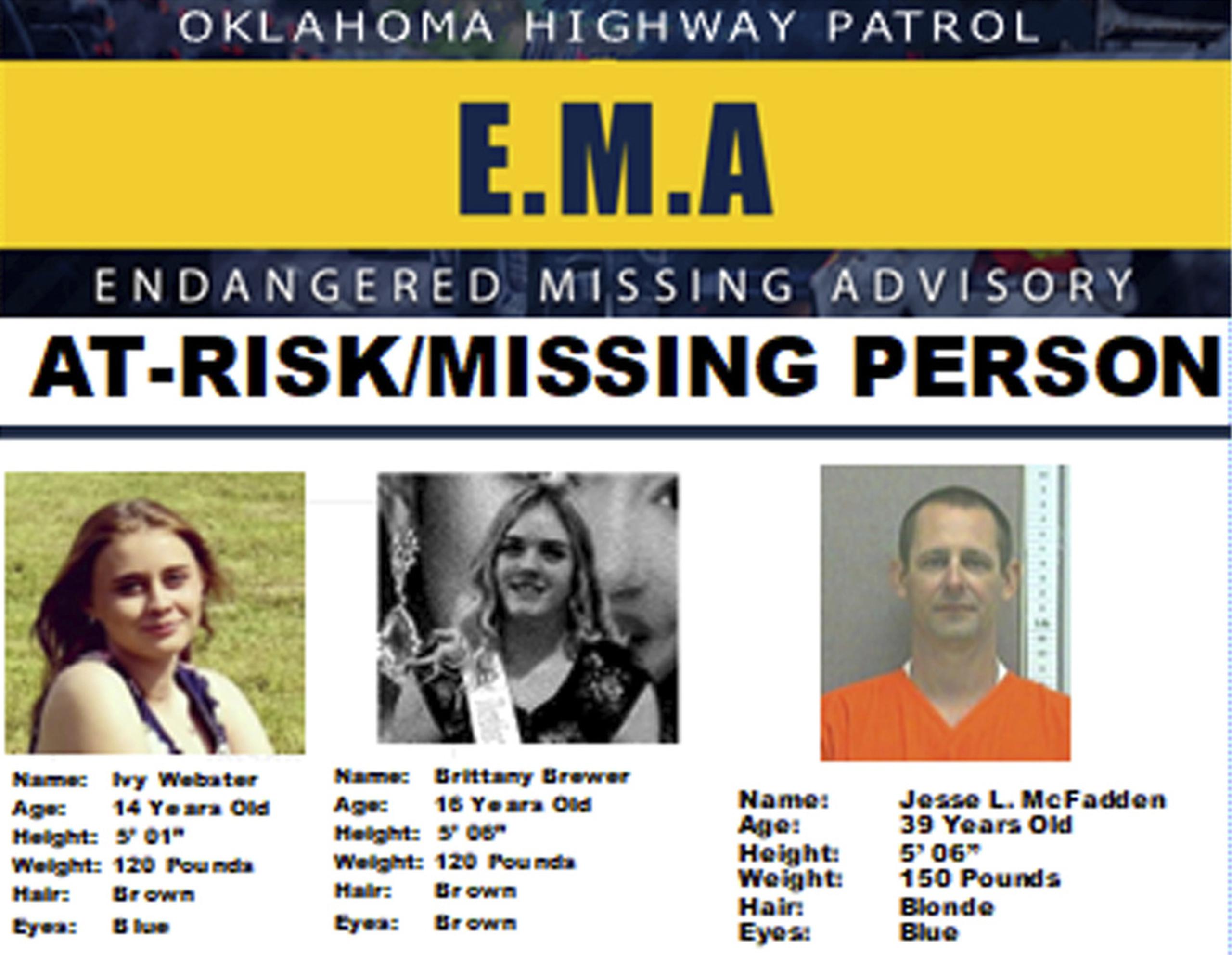 Este afiche de búsqueda de personas desaparecidas, proporcionado por la Patrulla de Carreteras de Oklahoma, muestra a Ivy Webster de 14 años, a Brittany Brewer de 16 años y a Jesse McFadden, quienes el 1 de mayo de 2023 fueron reportados como desaparecidos.