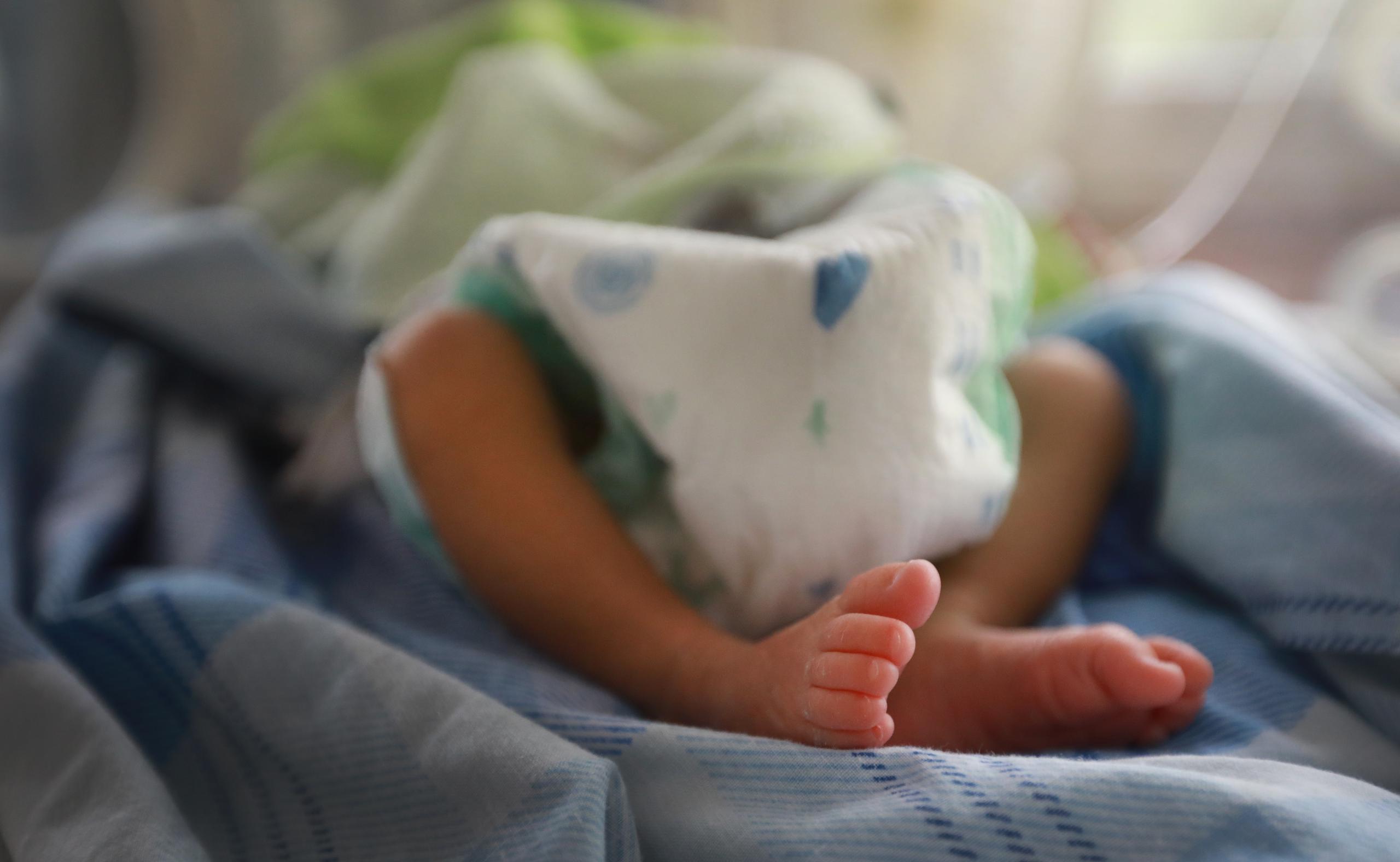 La bebé era atendida en el Hospital de la Reina de Nottingham, norte inglés, pero luego trasladada a un centro para enfermos terminales.