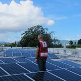 Inicia instalación de paneles solares y baterías en escuela de Salinas