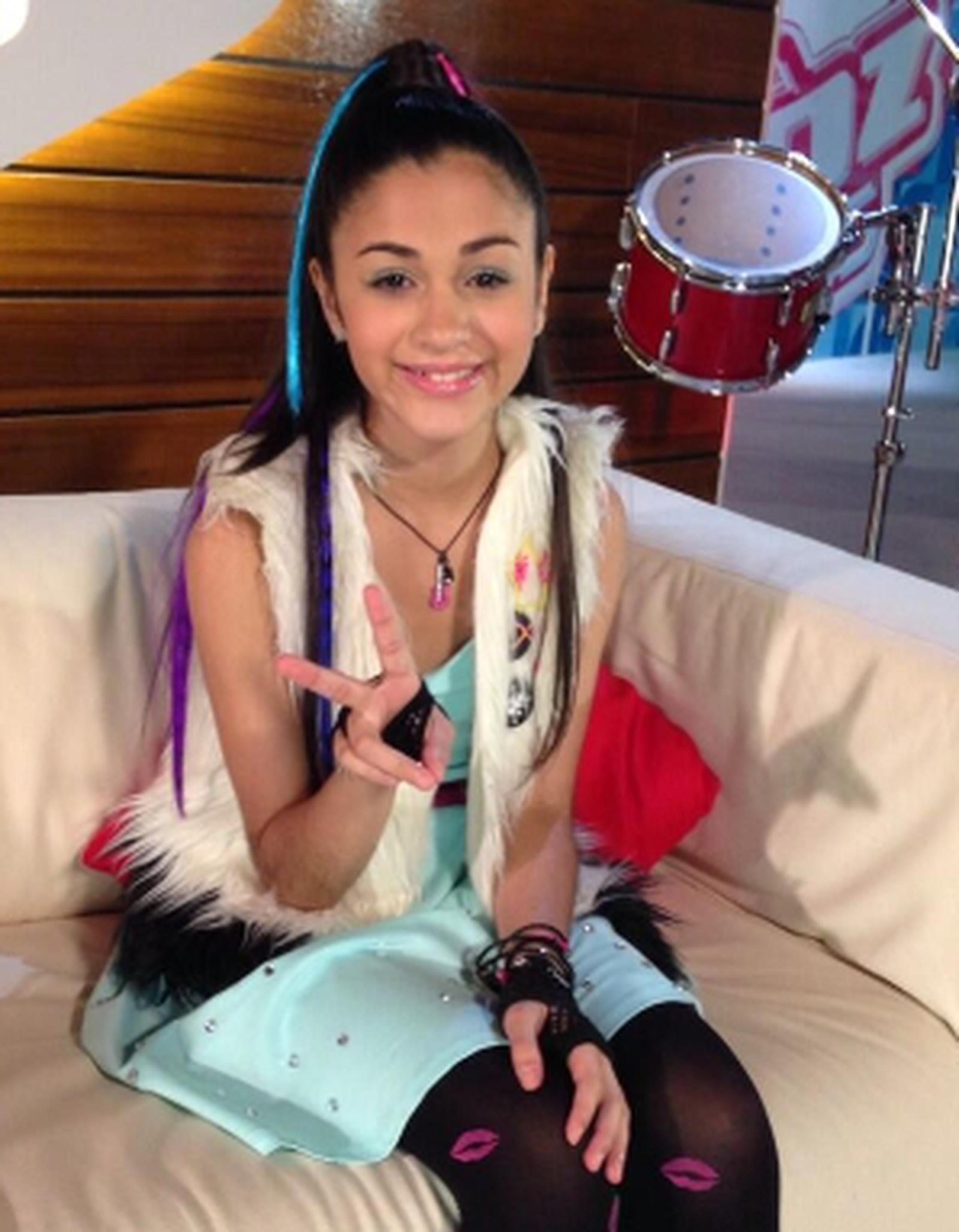 La jovencita puertorriqueña Alanis González permaneció en el “reality show” de canto y ahora irá a la gran final del concurso. @LaVozKids