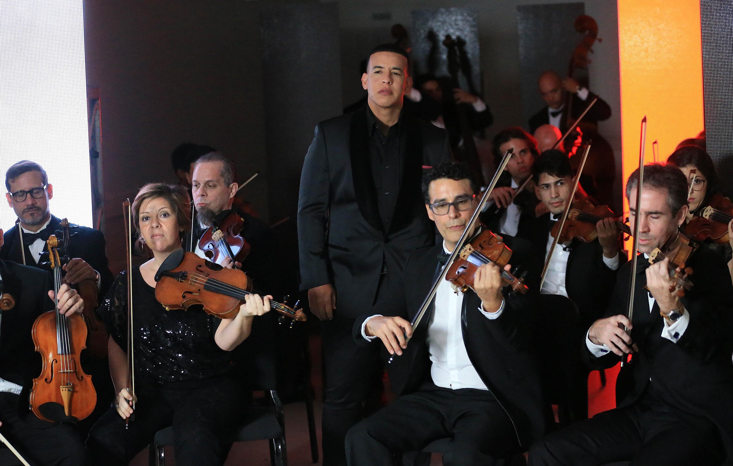 El vídeo, grabado junto con la Orquesta Sinfónica e Puerto Rico, fue parte de una campaña de la organización Susan G. Komen.