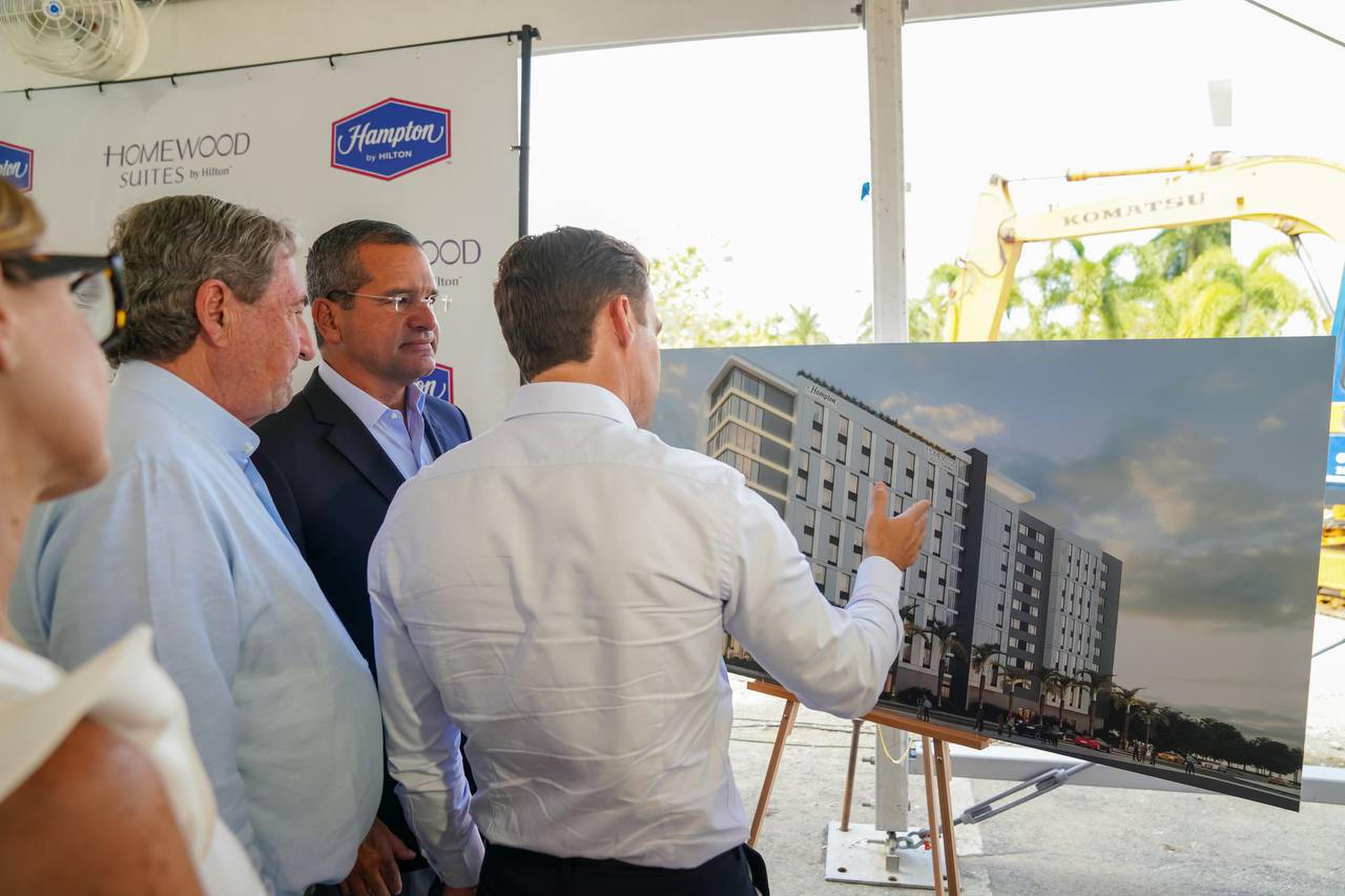 El gobernador Pedro Pierluisi ofrece detalles sobre la construcción de los hoteles, que se espera puedan ser abiertos en unos dos años y medio.