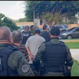 Arrestan 25 miembros de organización criminal “Rompe ONU” en residencial de Trujillo Alto
