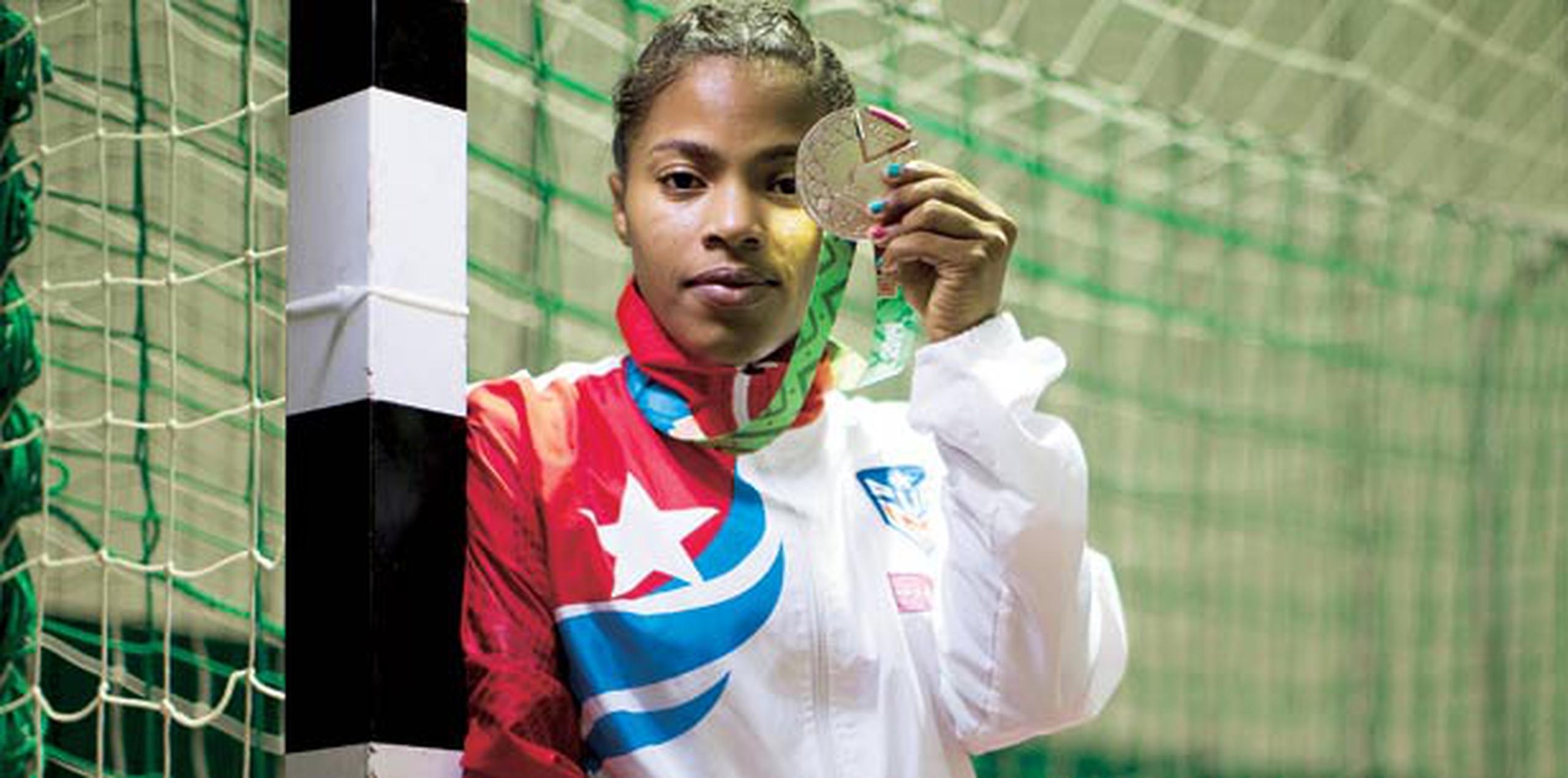 Nathalys Ceballos y el Equipo Nacional de balonmano femenino ganaron plata en Veracruz 2014 y luego clasificaron a la Copa Mundial. (Archivo)