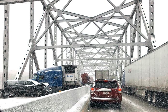 Resultado de imagen de Una potente tormenta invernal cubrió de nieve a Texas y Maine y luego causó estragos en Nueva Orleáns y otras partes del sur de Estados Unidos.