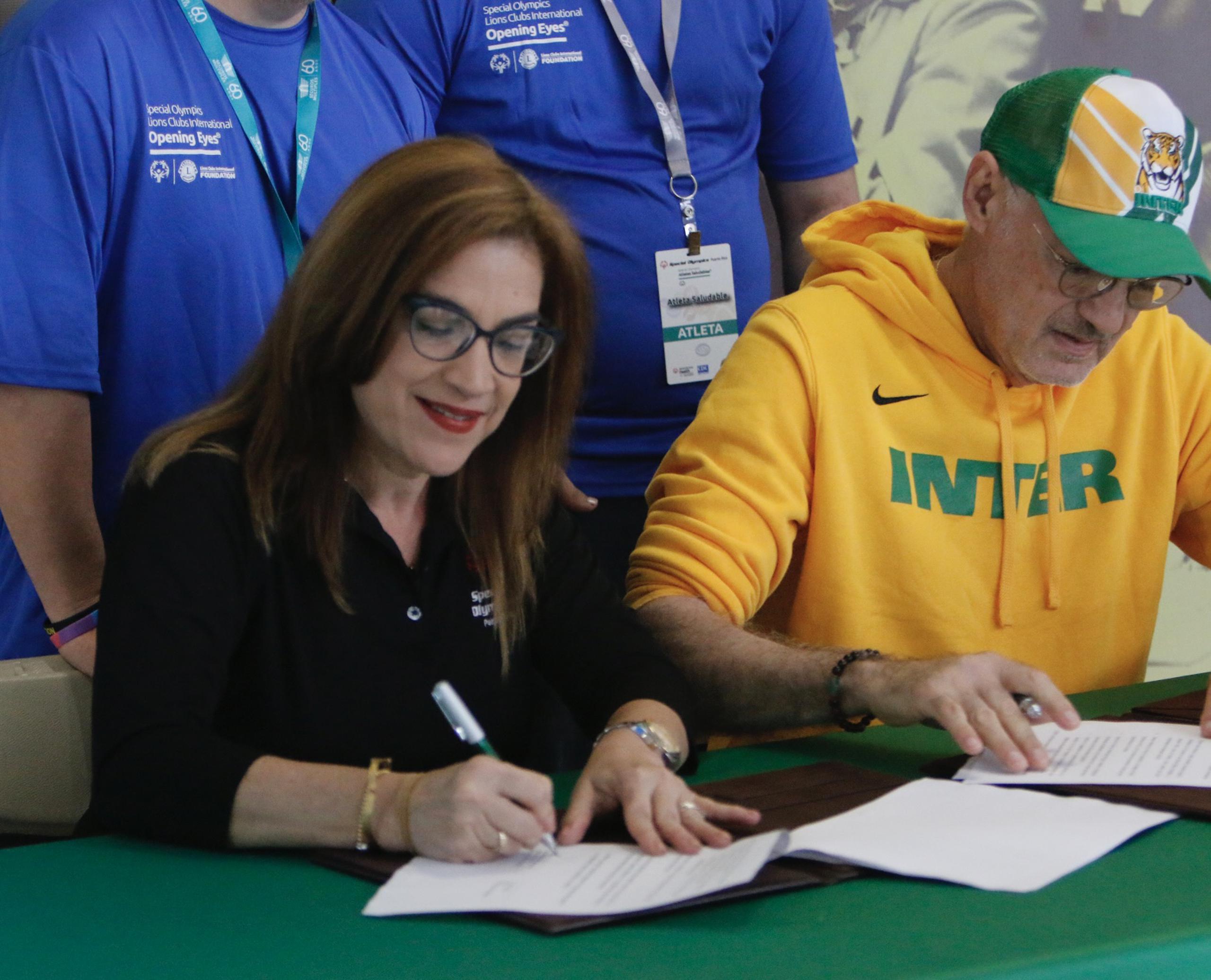 Special Olympics Puerto Rico y la Escuela de Optometría de la Universidad Interamericana firman un acuerdo de colaboración y realizaron la actividad Abiendo los Ojos.