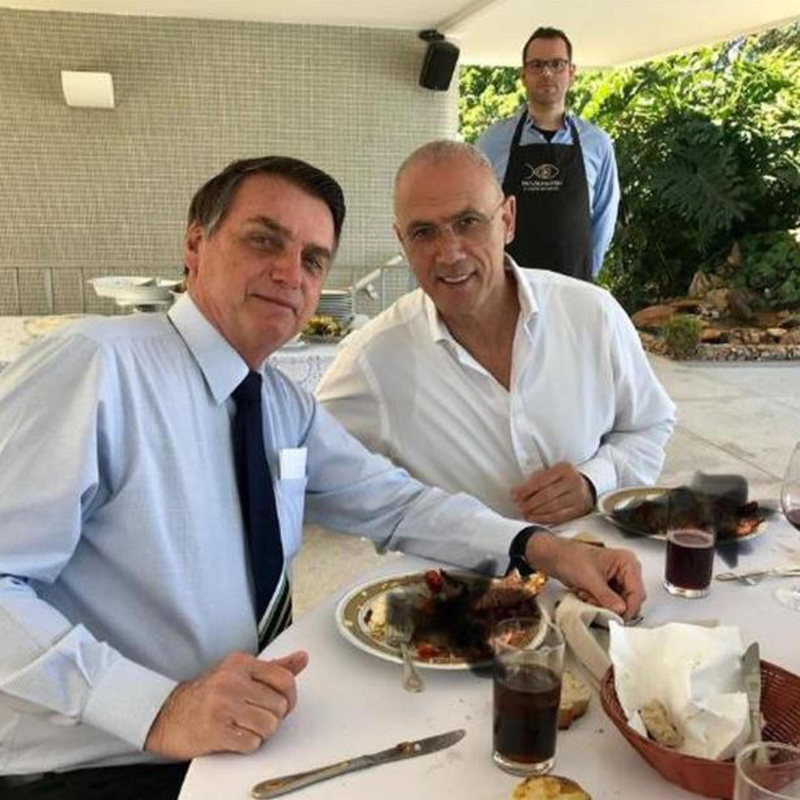 El diplomático israelí Yossi Sheli estaba comiendo con el presidente brasileño, Yair Bolsonaro. (EFE)