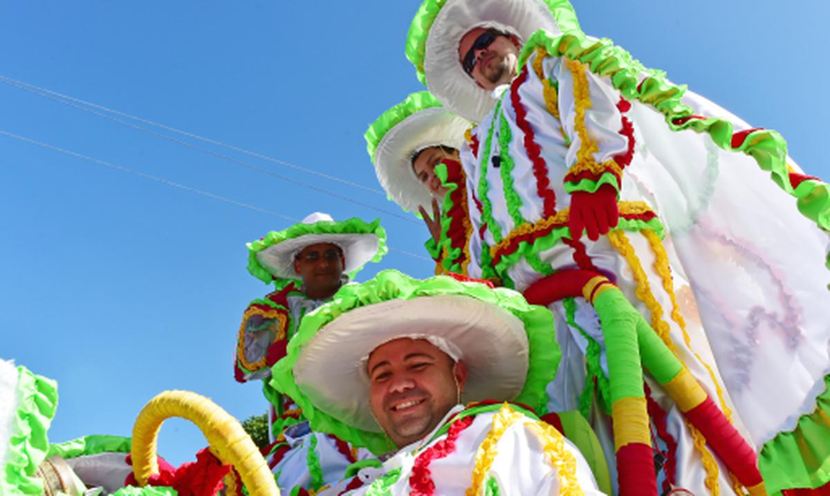 Multitud celebra el Festival de Máscaras en Hatillo Primera Hora