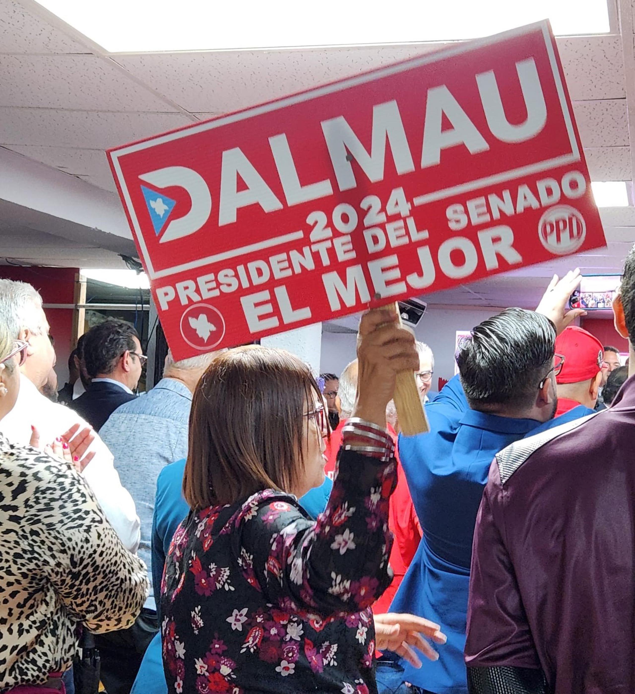 Un cartelón con un mensaje en favor de Dalmau para la presidencia al Senado.