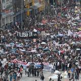 Universitarios reclaman en manifestación más dinero para la educación pública en Colombia