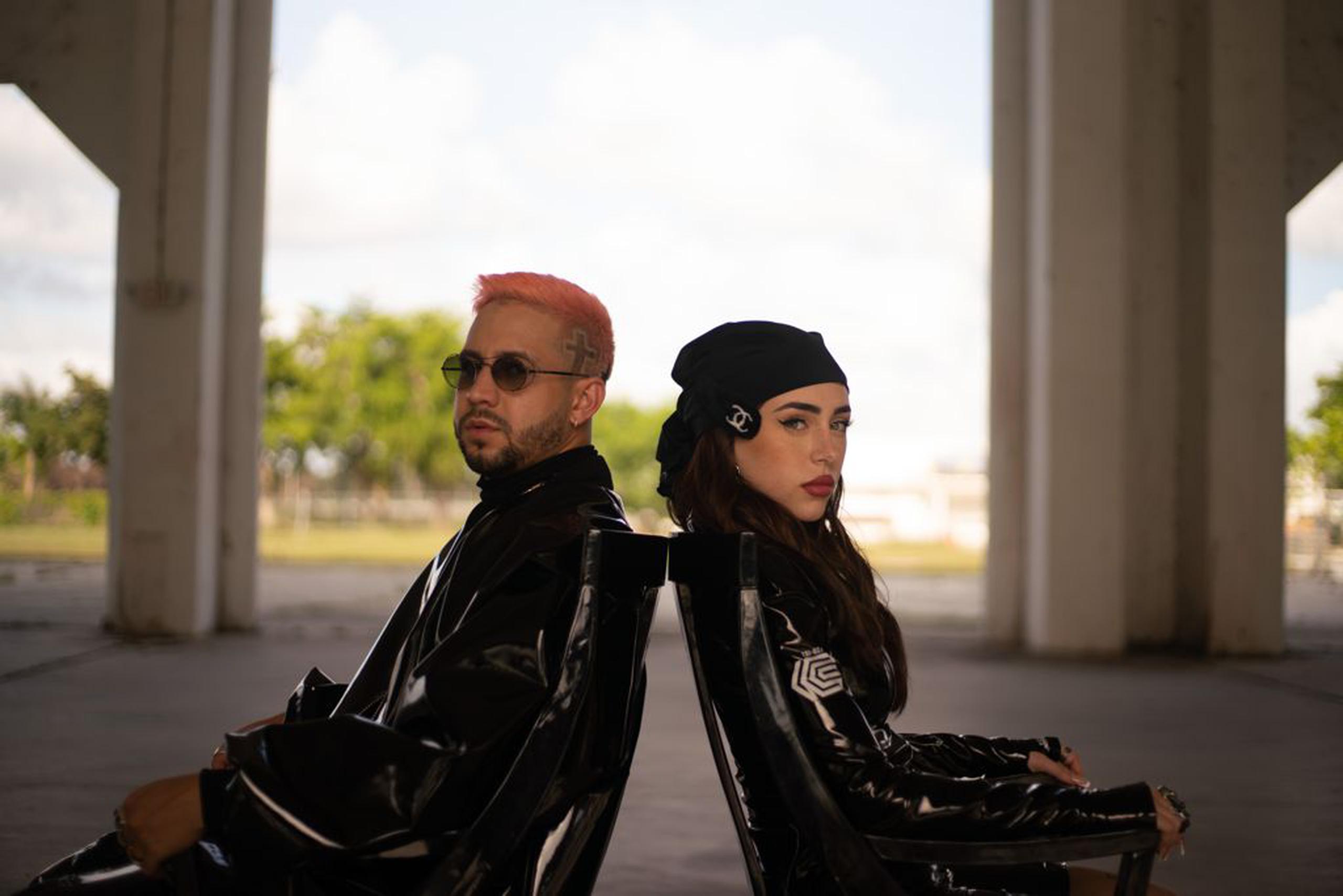 El video, realizado en Miami, se centra en la interacción de ambos intérpretes.
