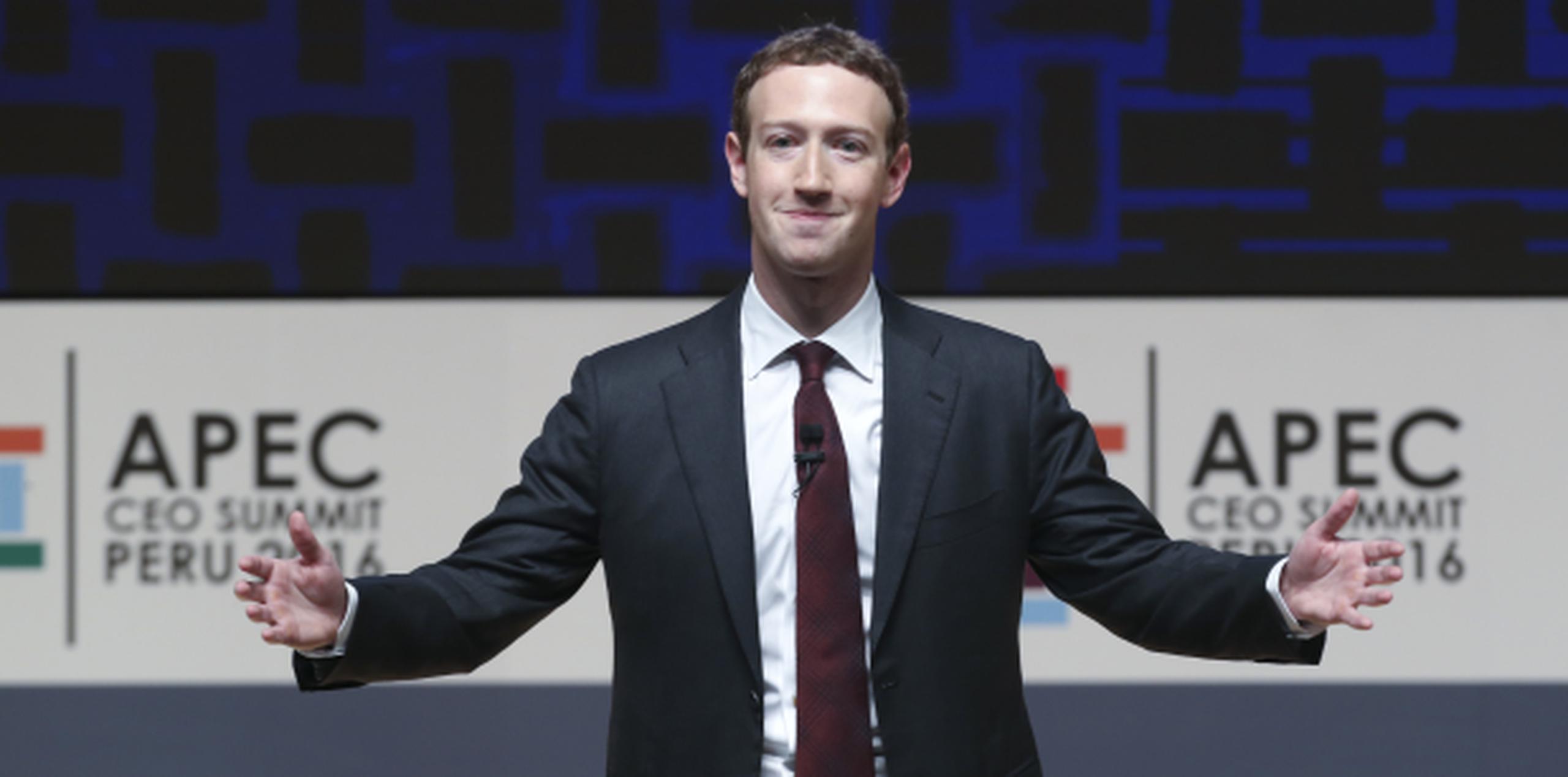 Zuckerberg, de 32 años y cuya fortuna se calcula en 51,000 millones de dólares, pidió a los gobernantes "hacer cosas más grandes para crear prosperidad y acceso a todos". (Prensa Asociada)