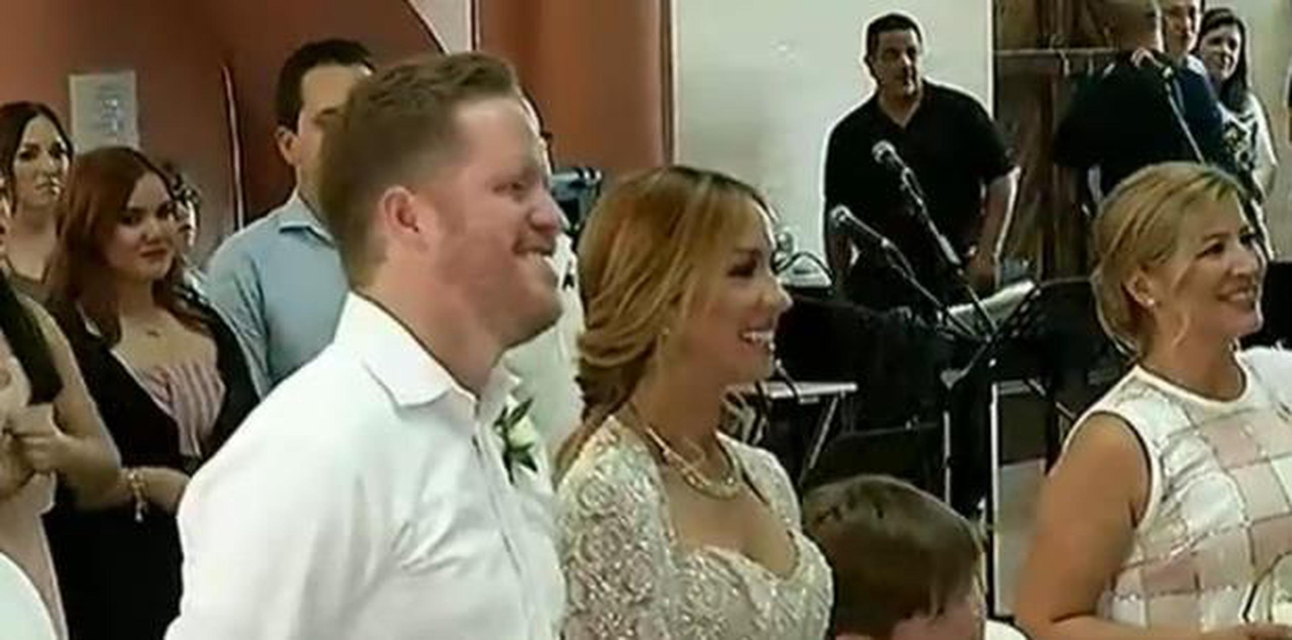 La boda fue sorpresa para Bernier. (Captura/Telemundo)