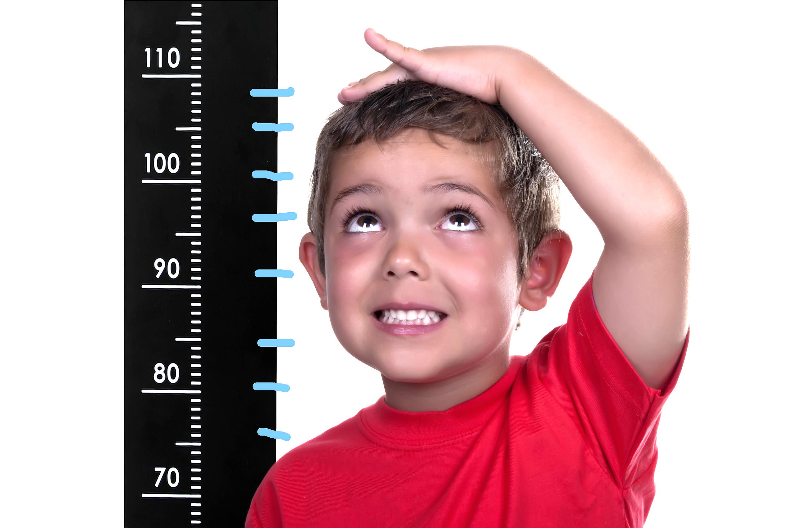Entre las causas de la talla baja pueden estar los hábitos del niño, pero también existen otros factores que pueden determinar este padecimiento.