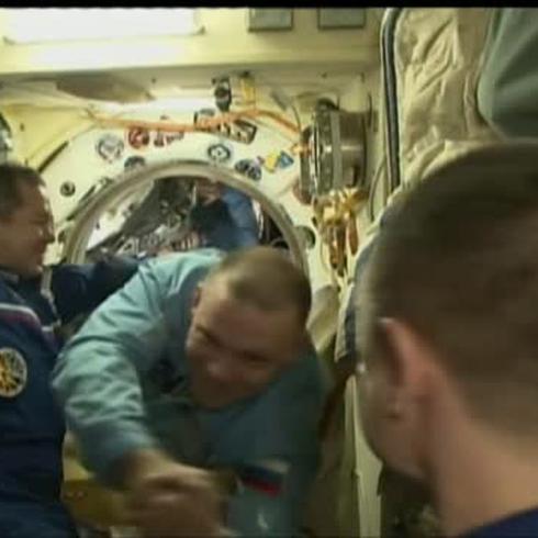 ¡Adiós, Tierra! Tres astronautas llegan al espacio en plena pandemia