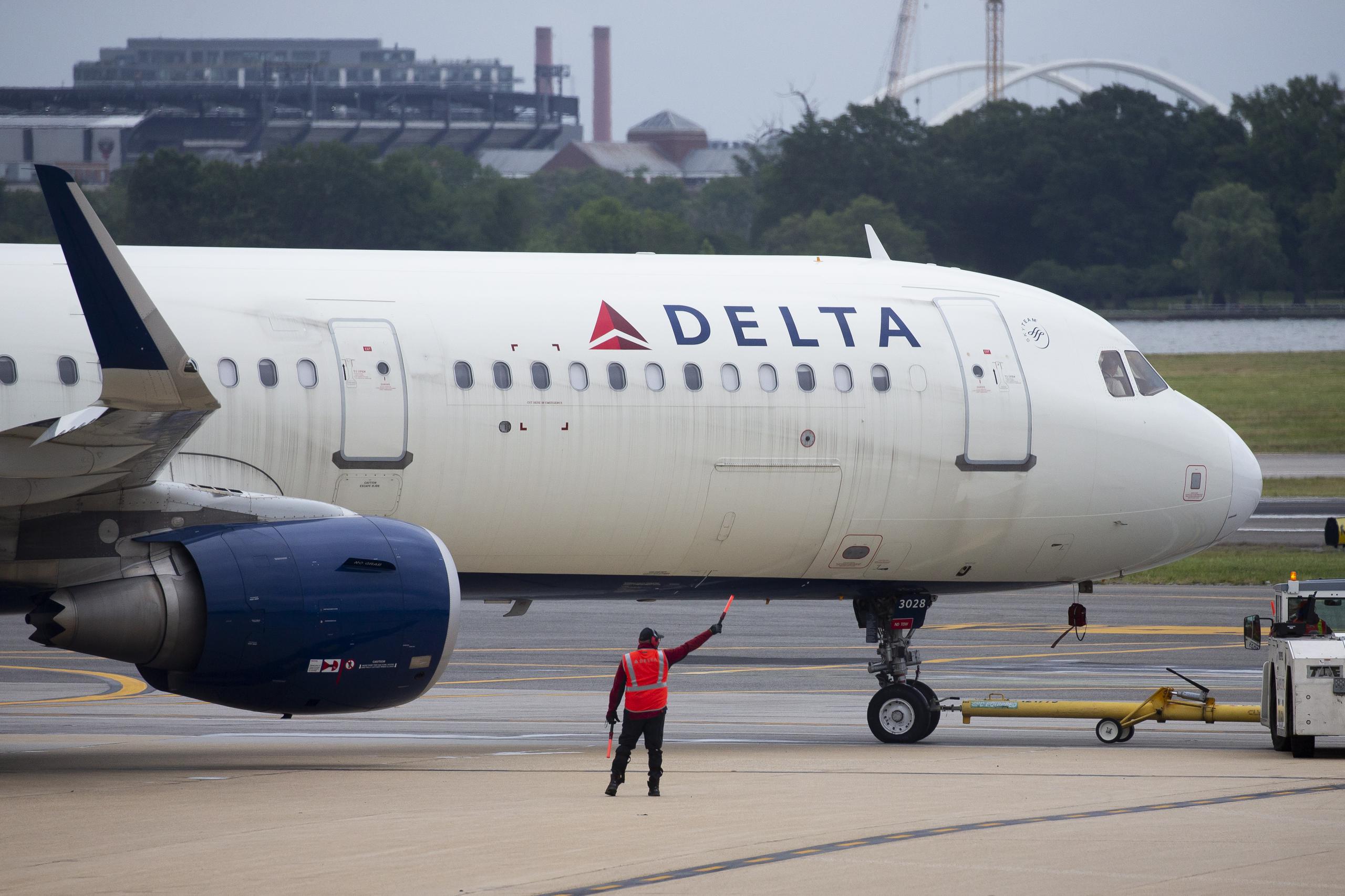 Delta Air Lines se disculpó por el incidente: "Pedimos disculpas a nuestros clientes por las molestias".