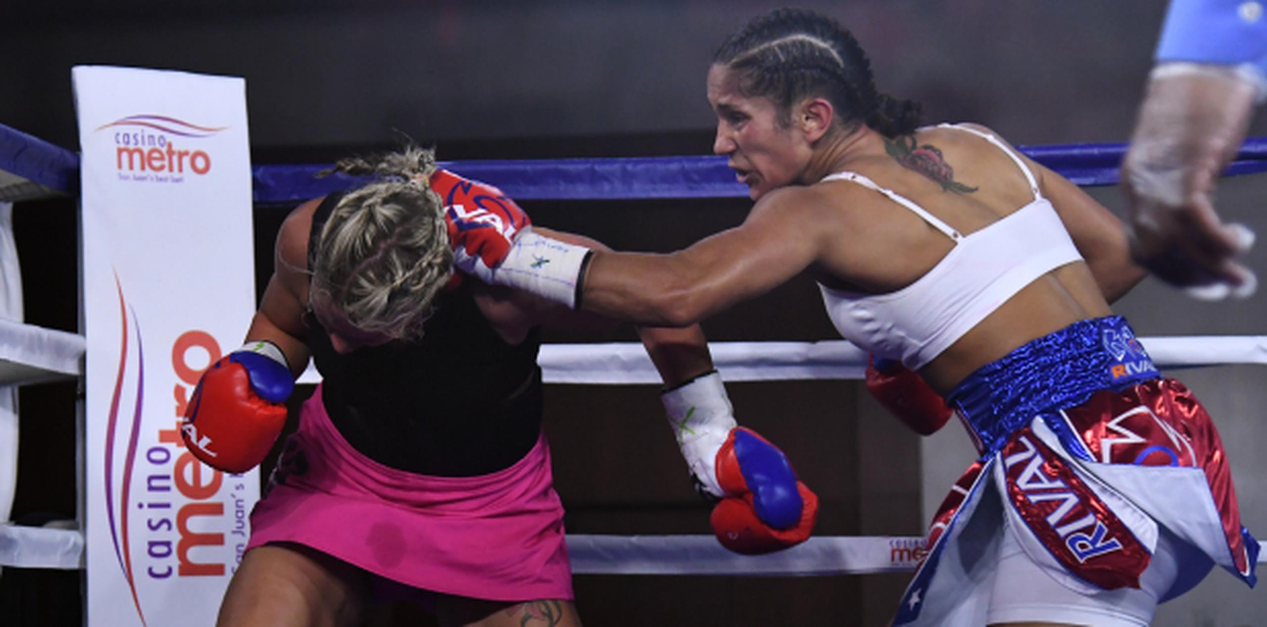 Amanda Serrano venció a su rival, la húngara Edina Kiss, por la vía rápida cuando el referí detuvo el combate en el tercer asalto. (andre.kang@gfrmedia.com)